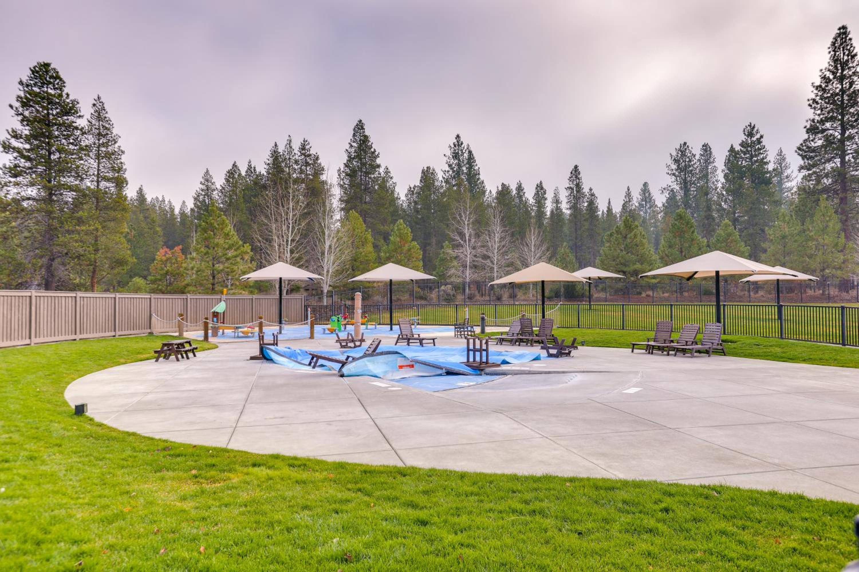 Private Hot Tub and SHARC Passes! Sunriver Home