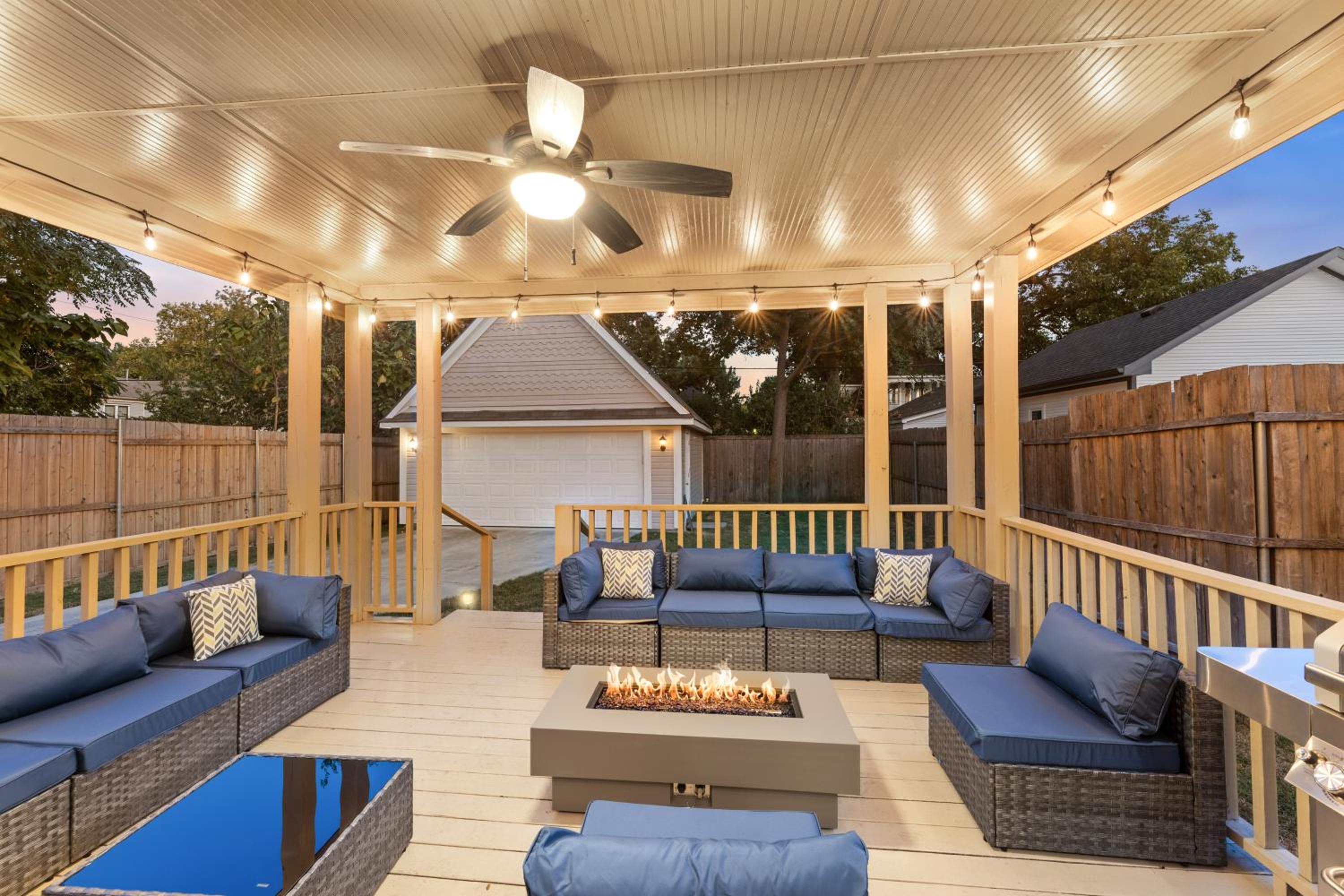 Outdoor Oasis 2 Mi to Downtown Dallas and Venues!