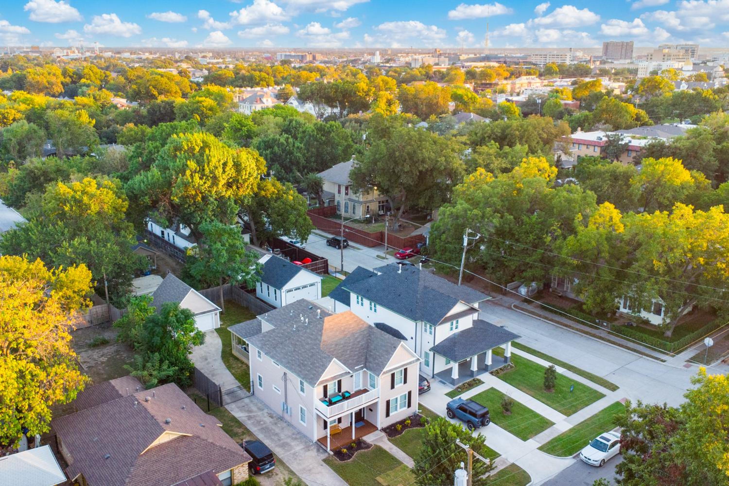 Outdoor Oasis 2 Mi to Downtown Dallas and Venues!