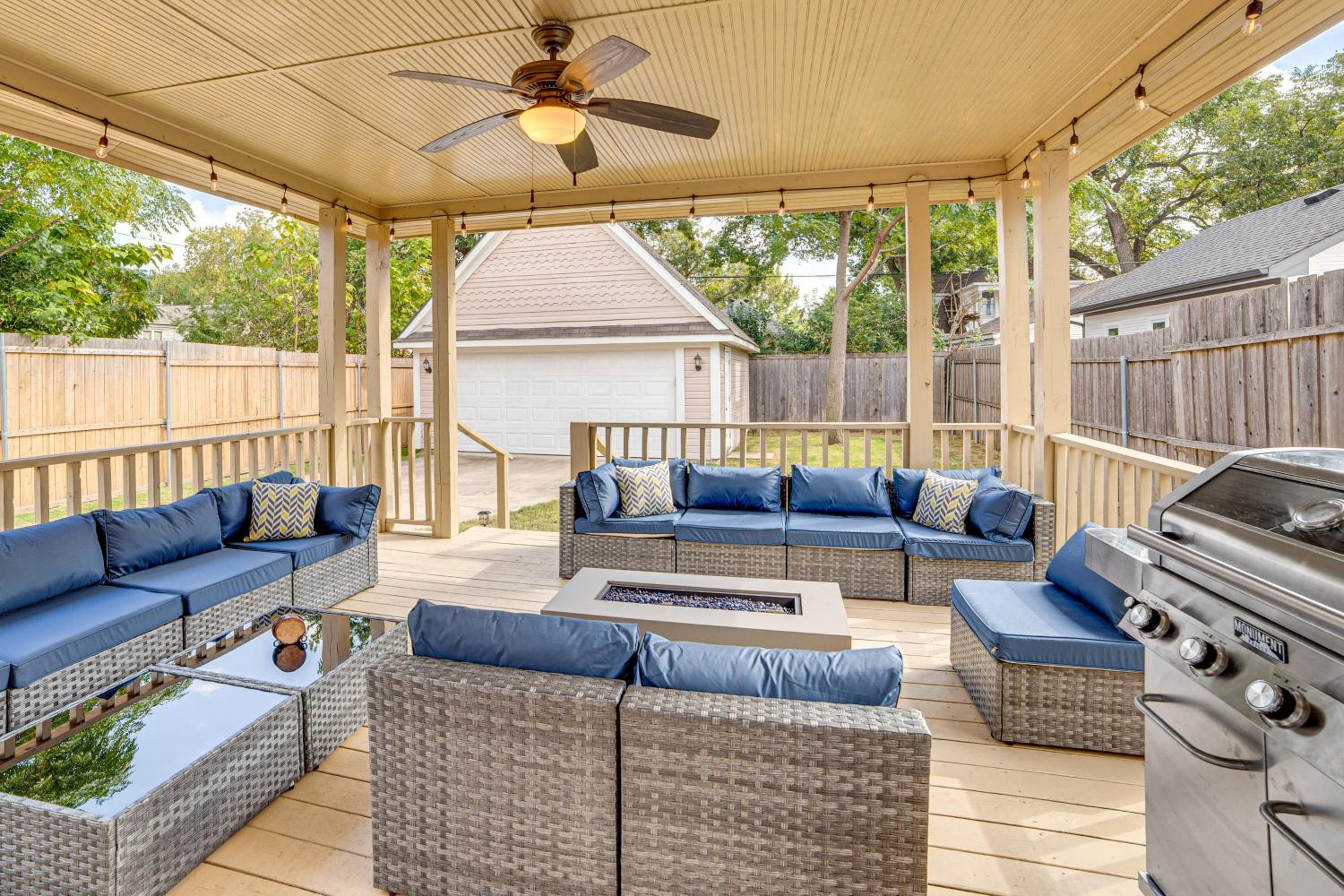 Outdoor Oasis 2 Mi to Downtown Dallas and Venues!