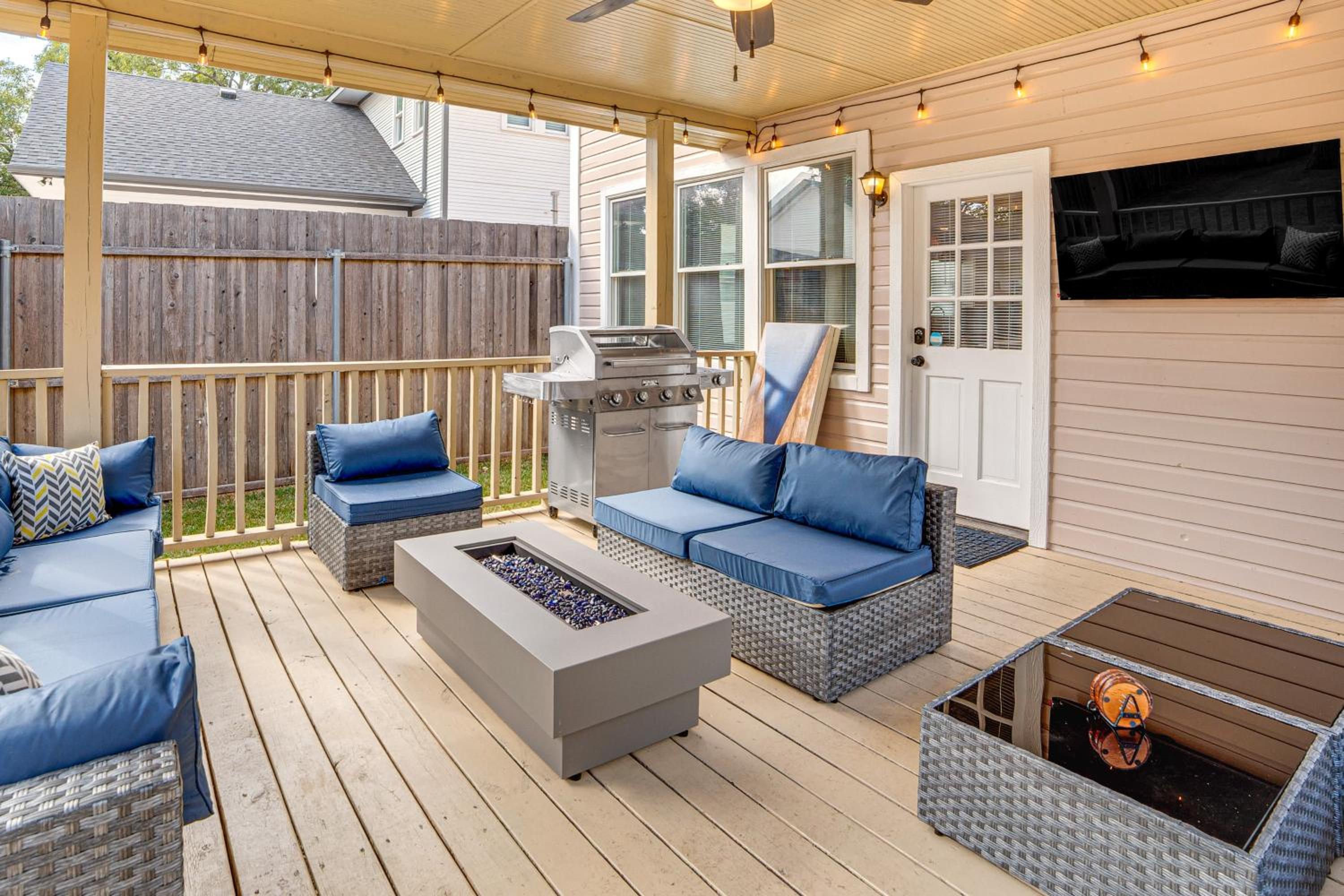 Outdoor Oasis 2 Mi to Downtown Dallas and Venues!