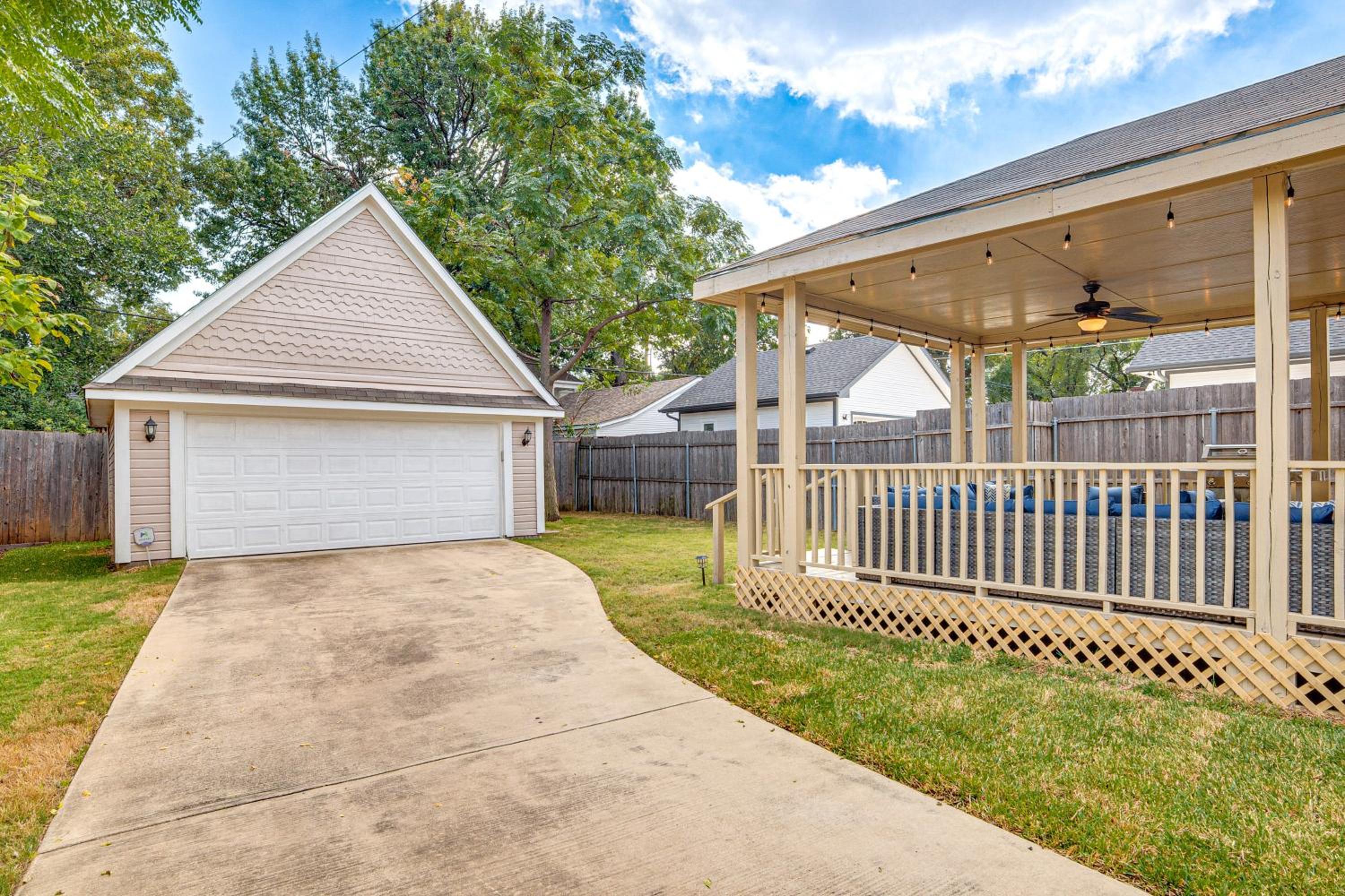 Outdoor Oasis 2 Mi to Downtown Dallas and Venues!