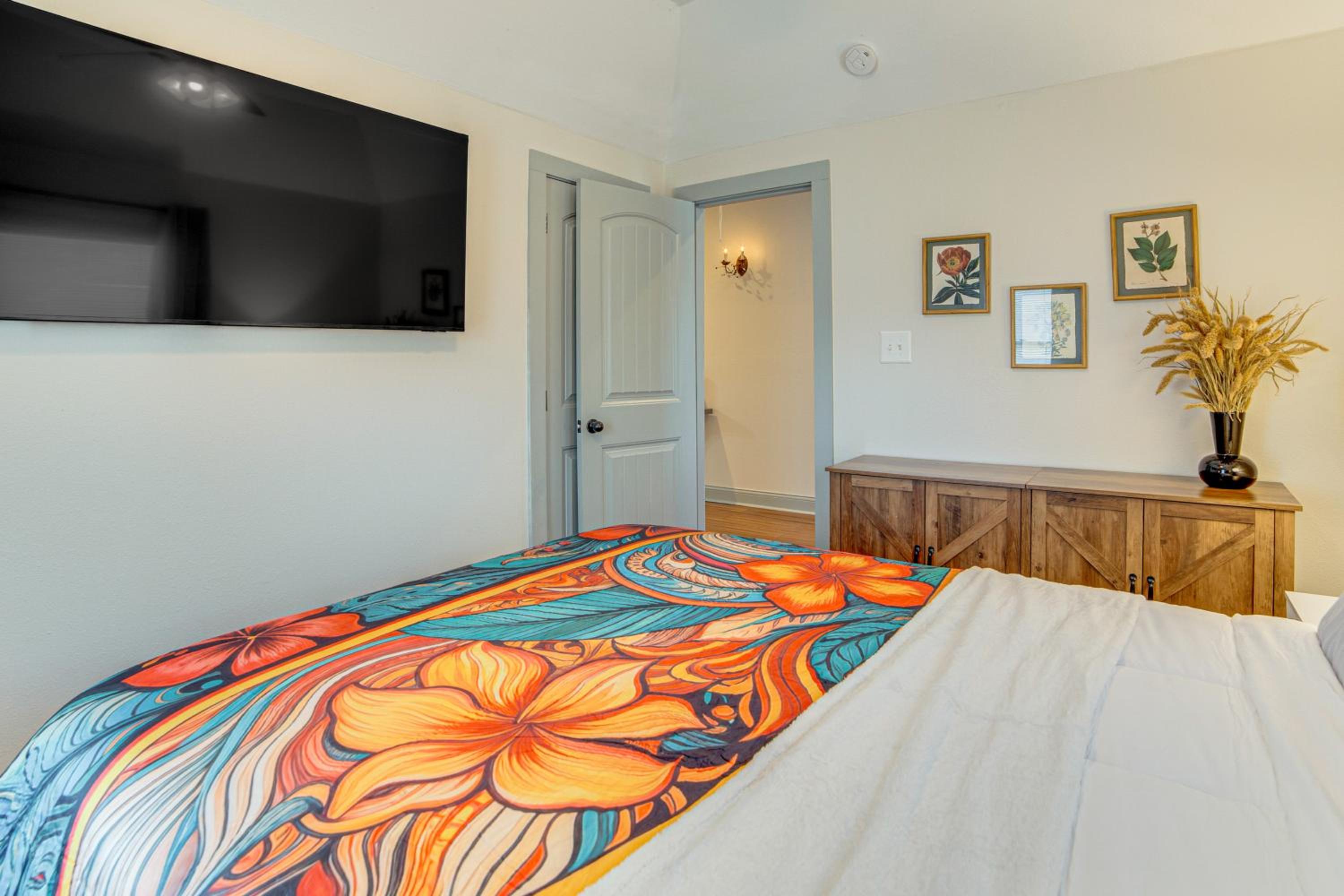 Outdoor Oasis 2 Mi to Downtown Dallas and Venues!