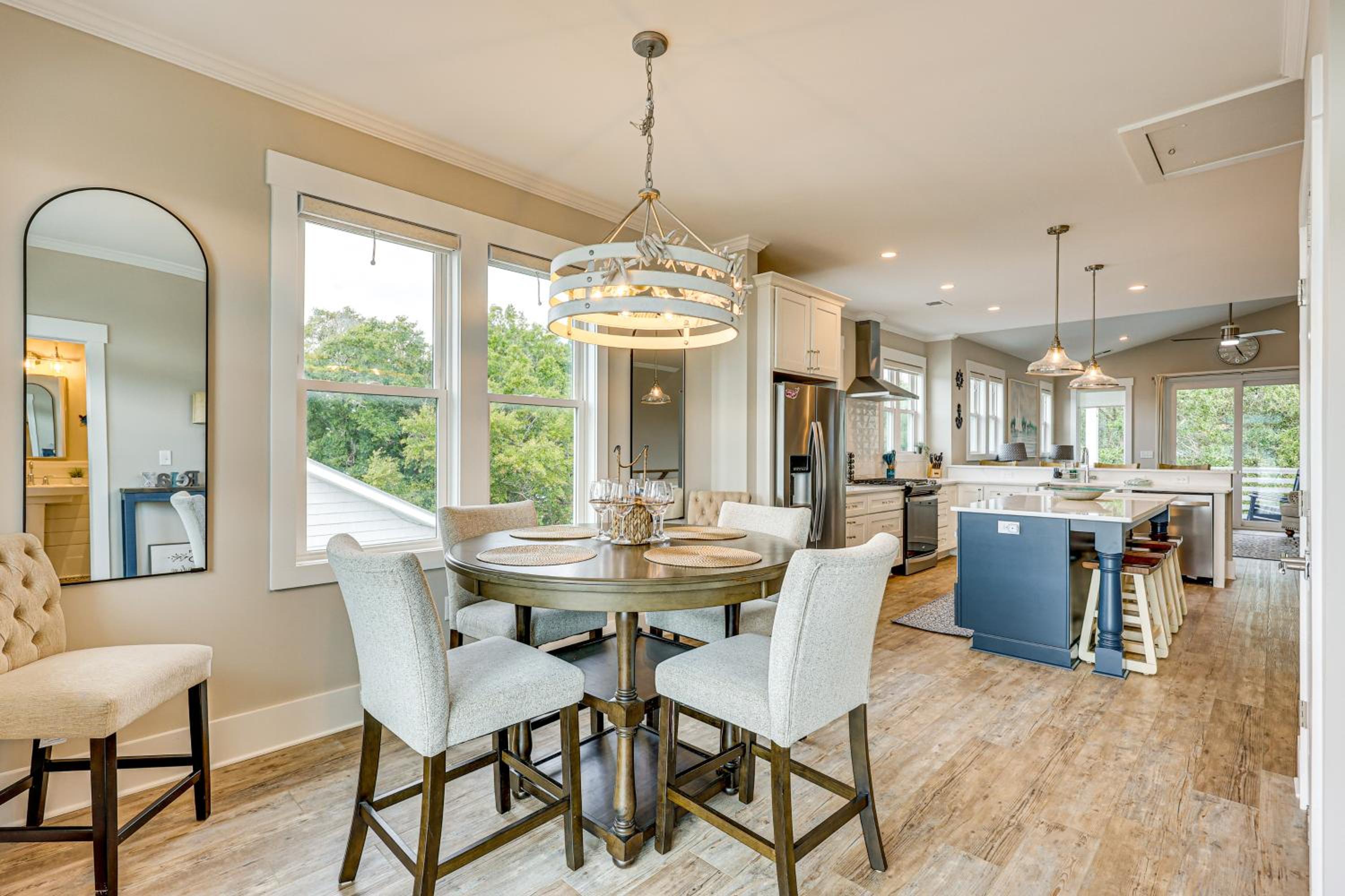 Explore the Seashore! Sunny Carolina Beach Home