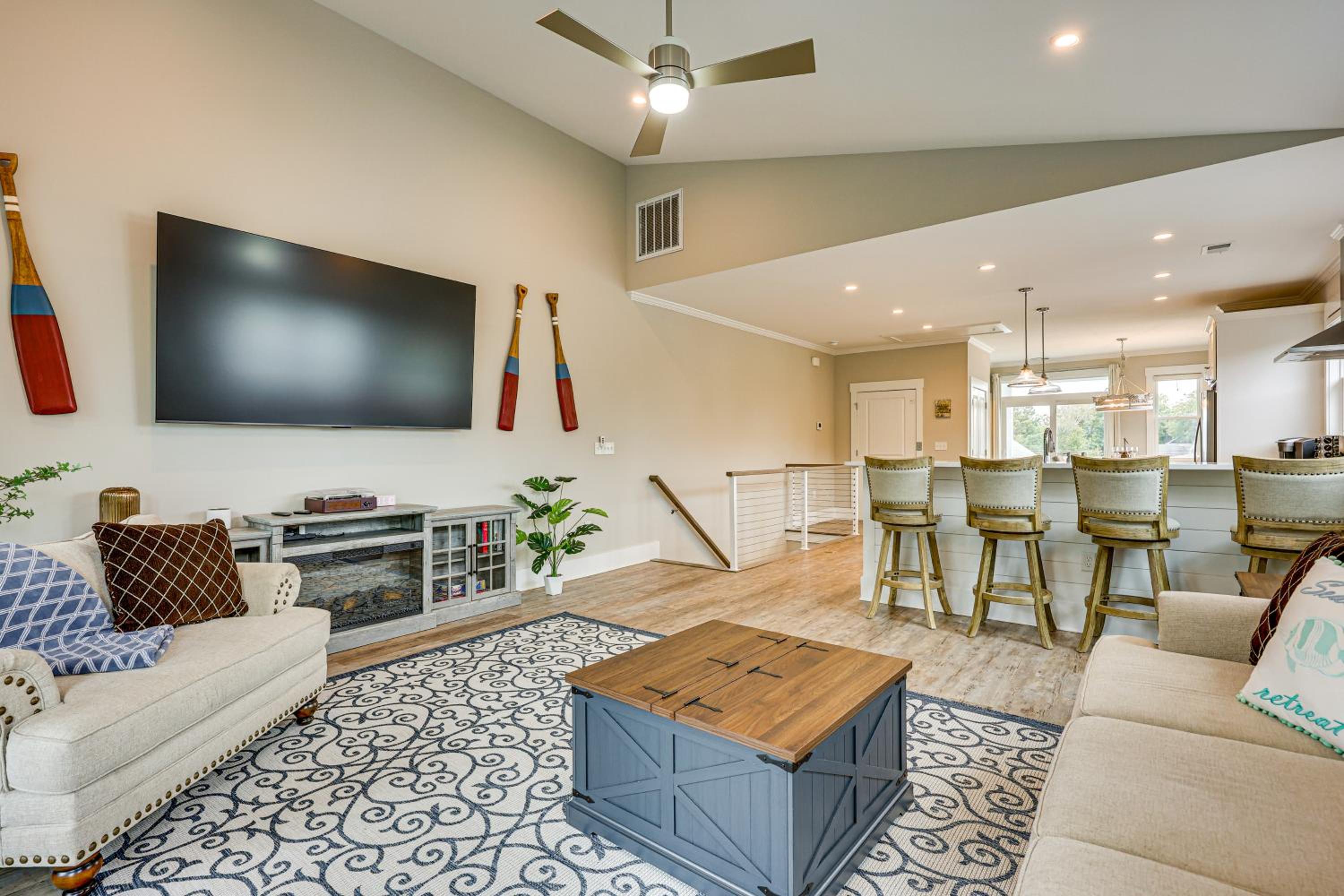 Explore the Seashore! Sunny Carolina Beach Home