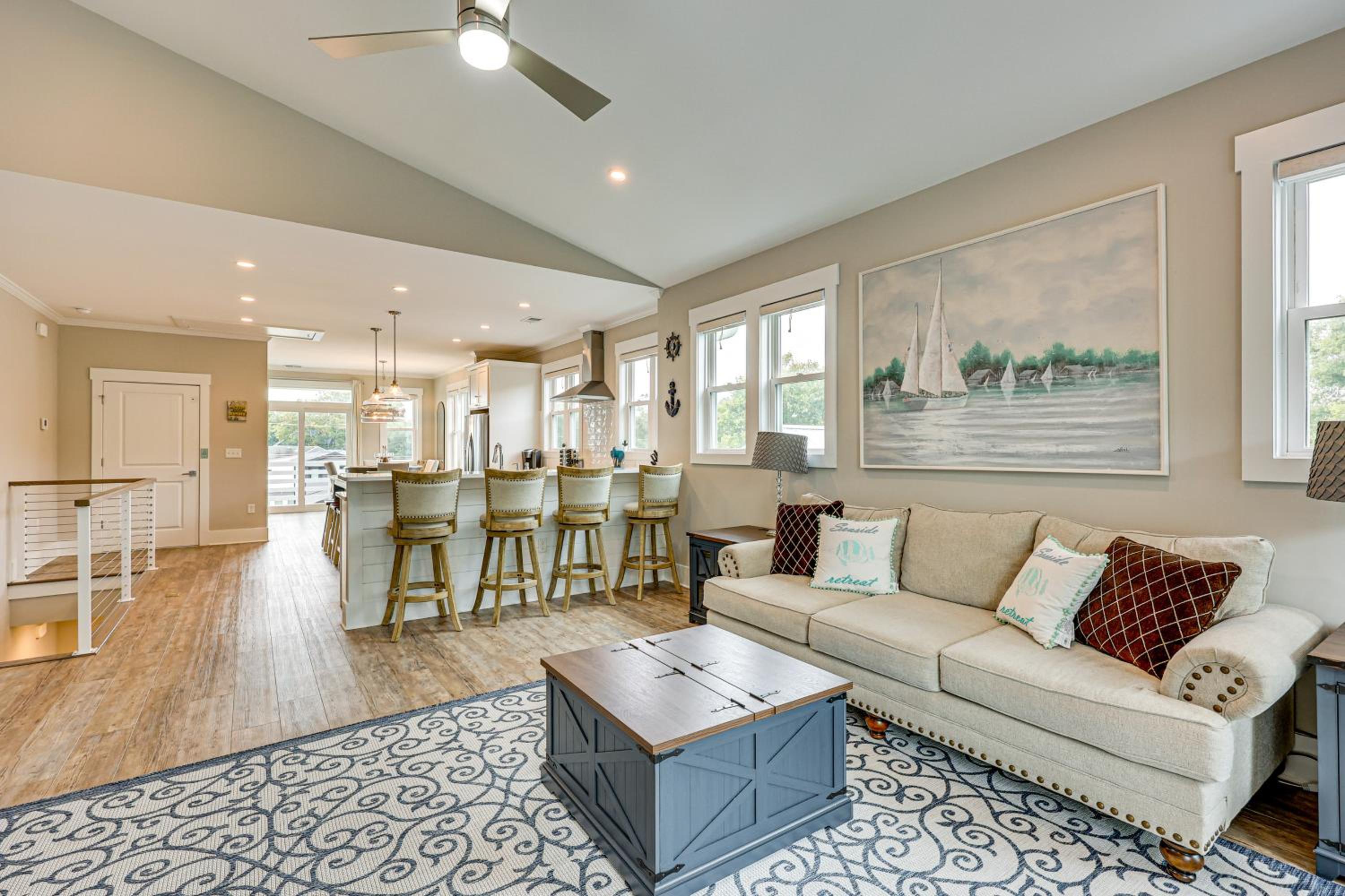 Explore the Seashore! Sunny Carolina Beach Home