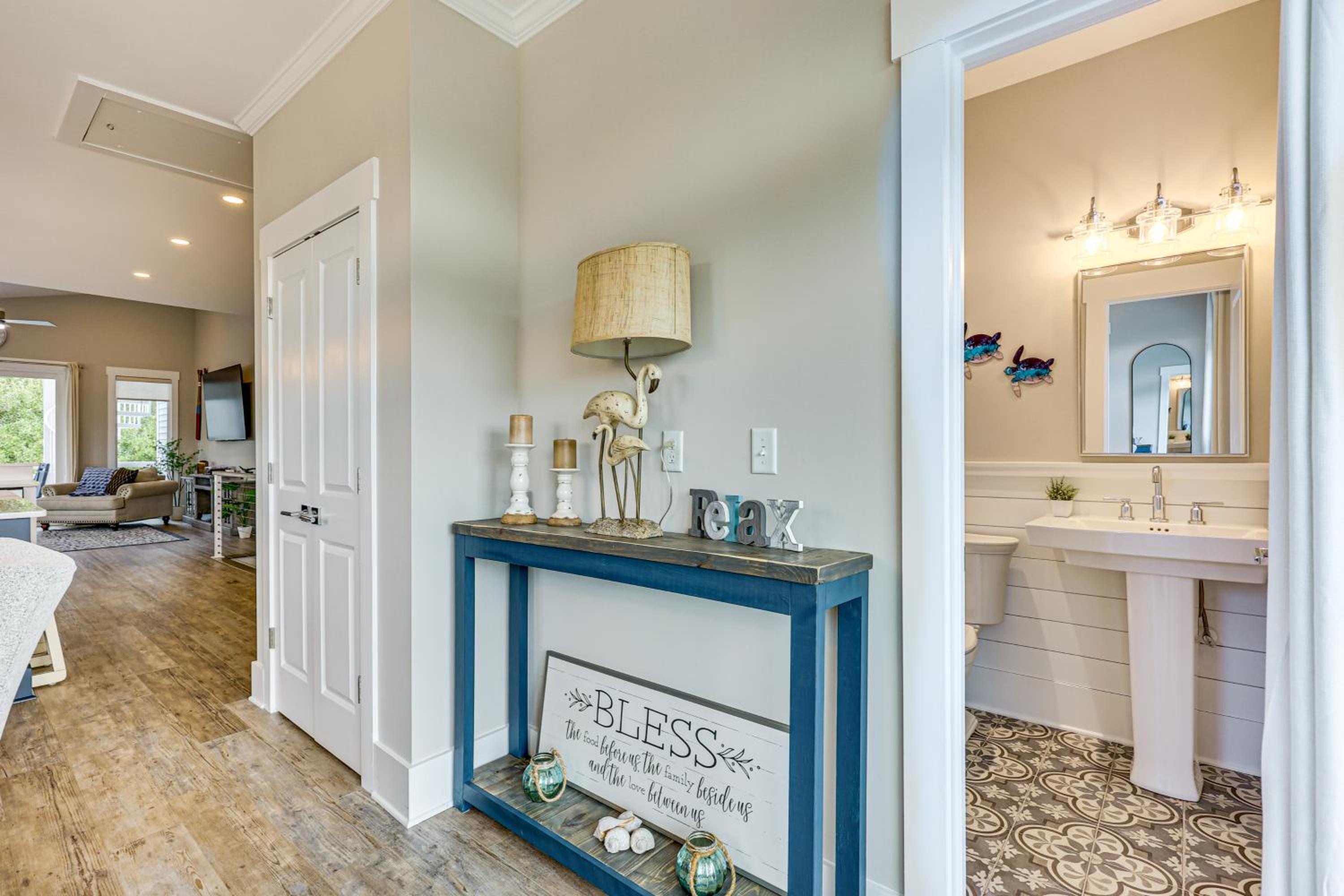 Explore the Seashore! Sunny Carolina Beach Home