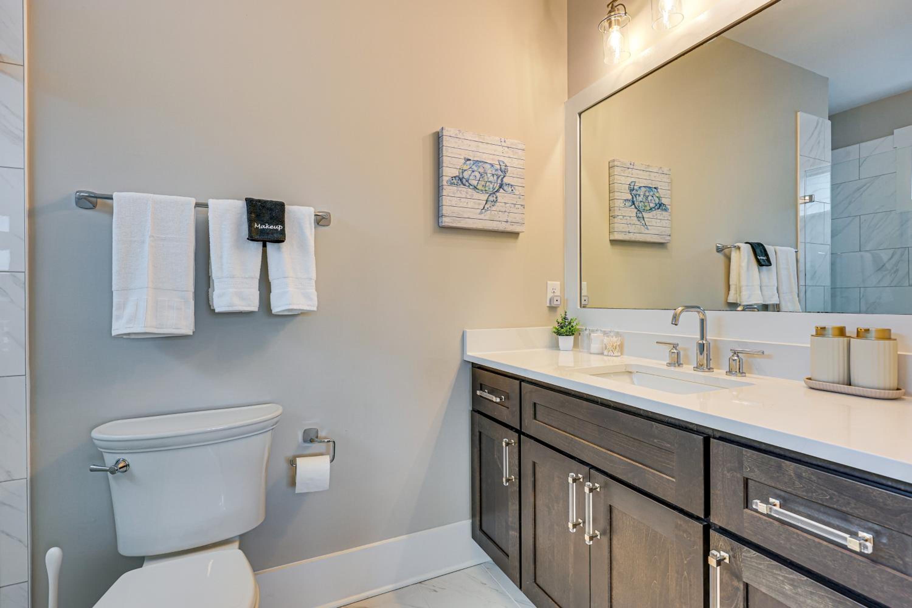 Explore the Seashore! Sunny Carolina Beach Home
