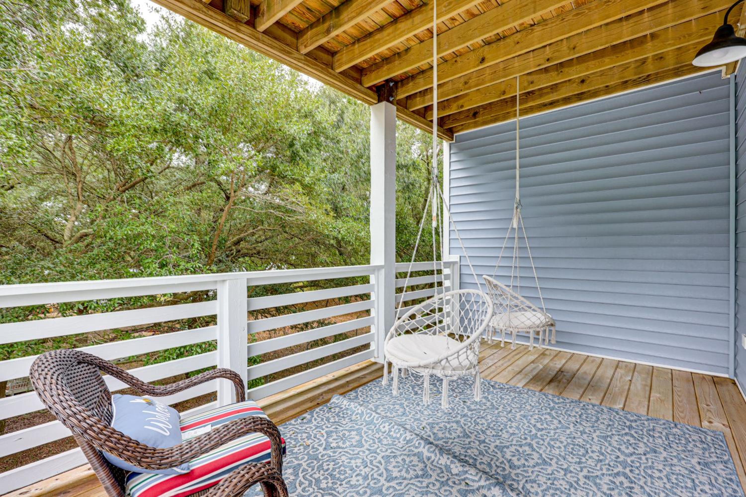Explore the Seashore! Sunny Carolina Beach Home