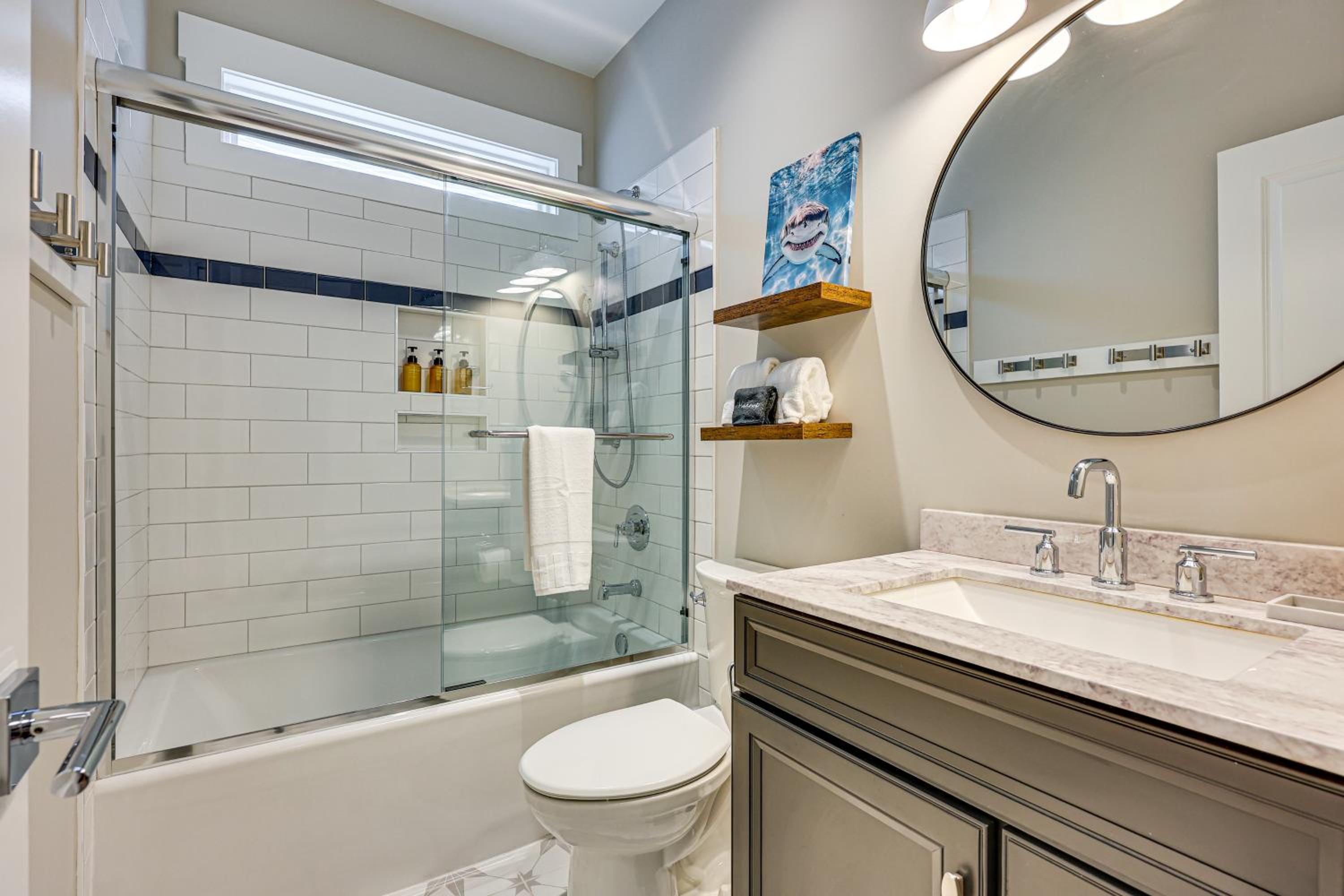 Explore the Seashore! Sunny Carolina Beach Home