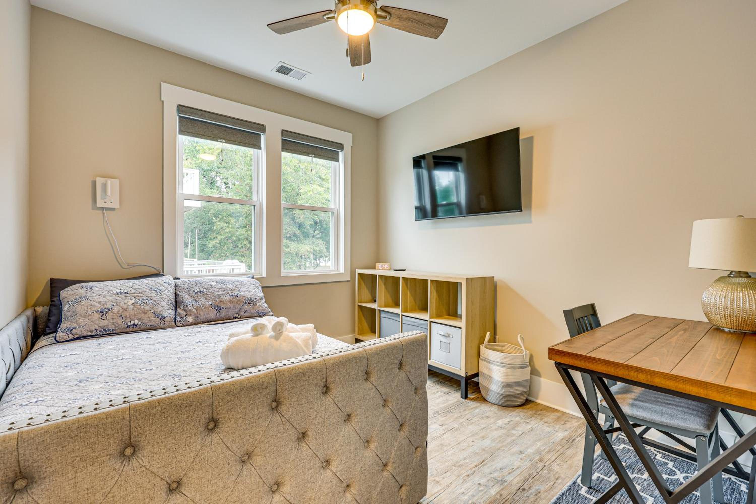 Explore the Seashore! Sunny Carolina Beach Home