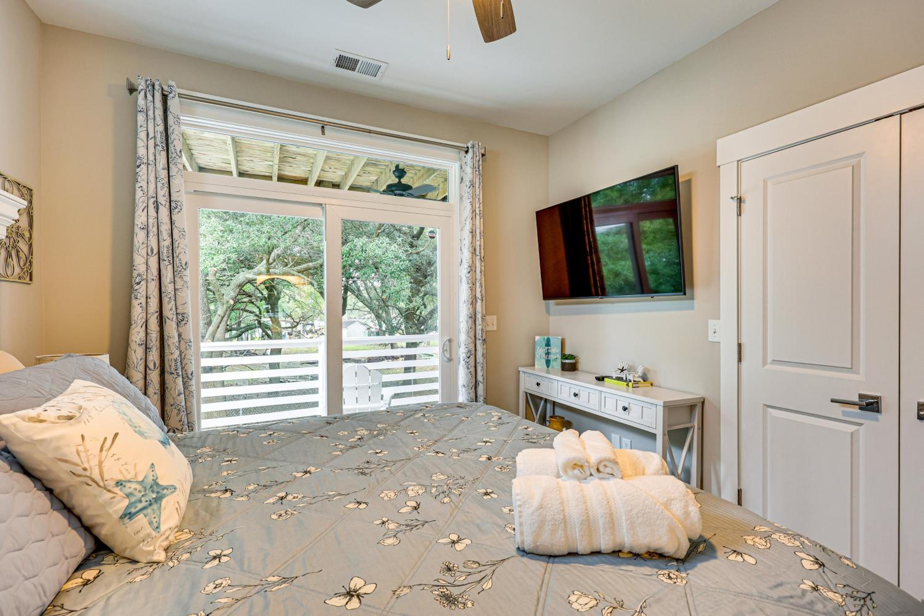 2 Mi to Boardwalk! Coastal Carolina Beach Hideaway