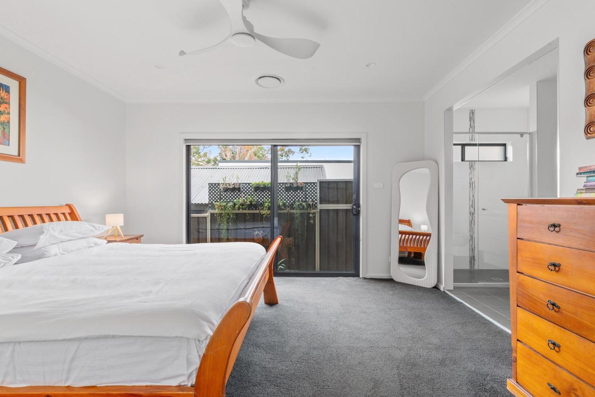 Bright Family Home in Rydalmere with Yard & BBQ