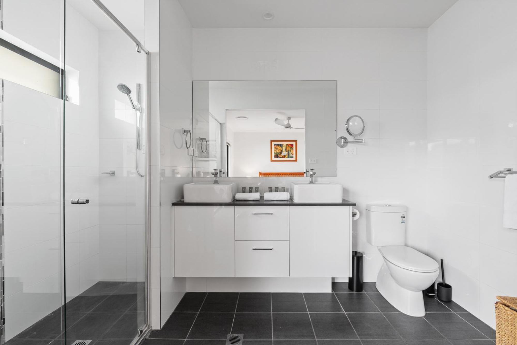 Bright Family Home in Rydalmere with Yard & BBQ