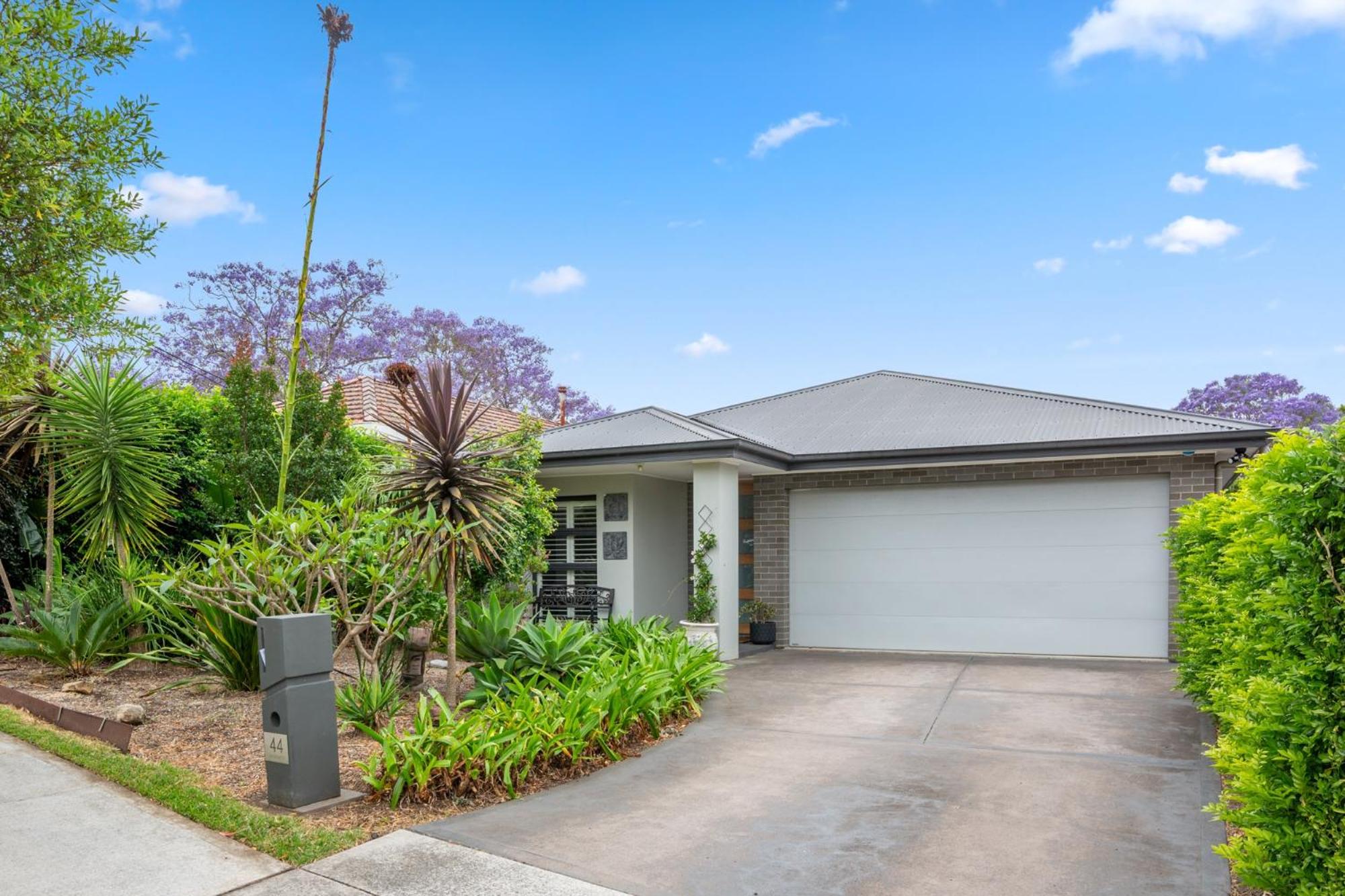 Bright Family Home in Rydalmere with Yard & BBQ