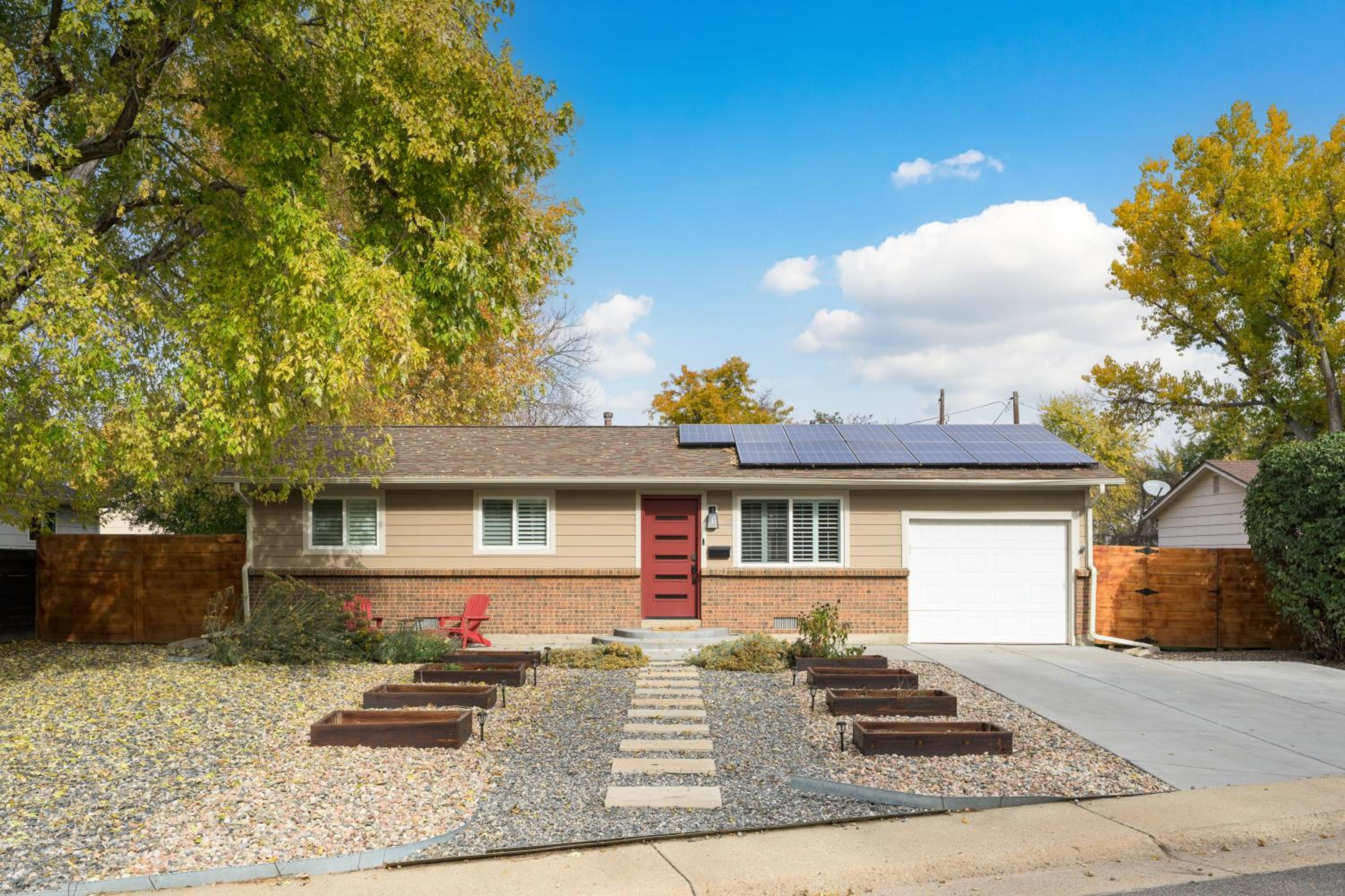 Cozy Family Retreat with Yard - Walk to Olde Town