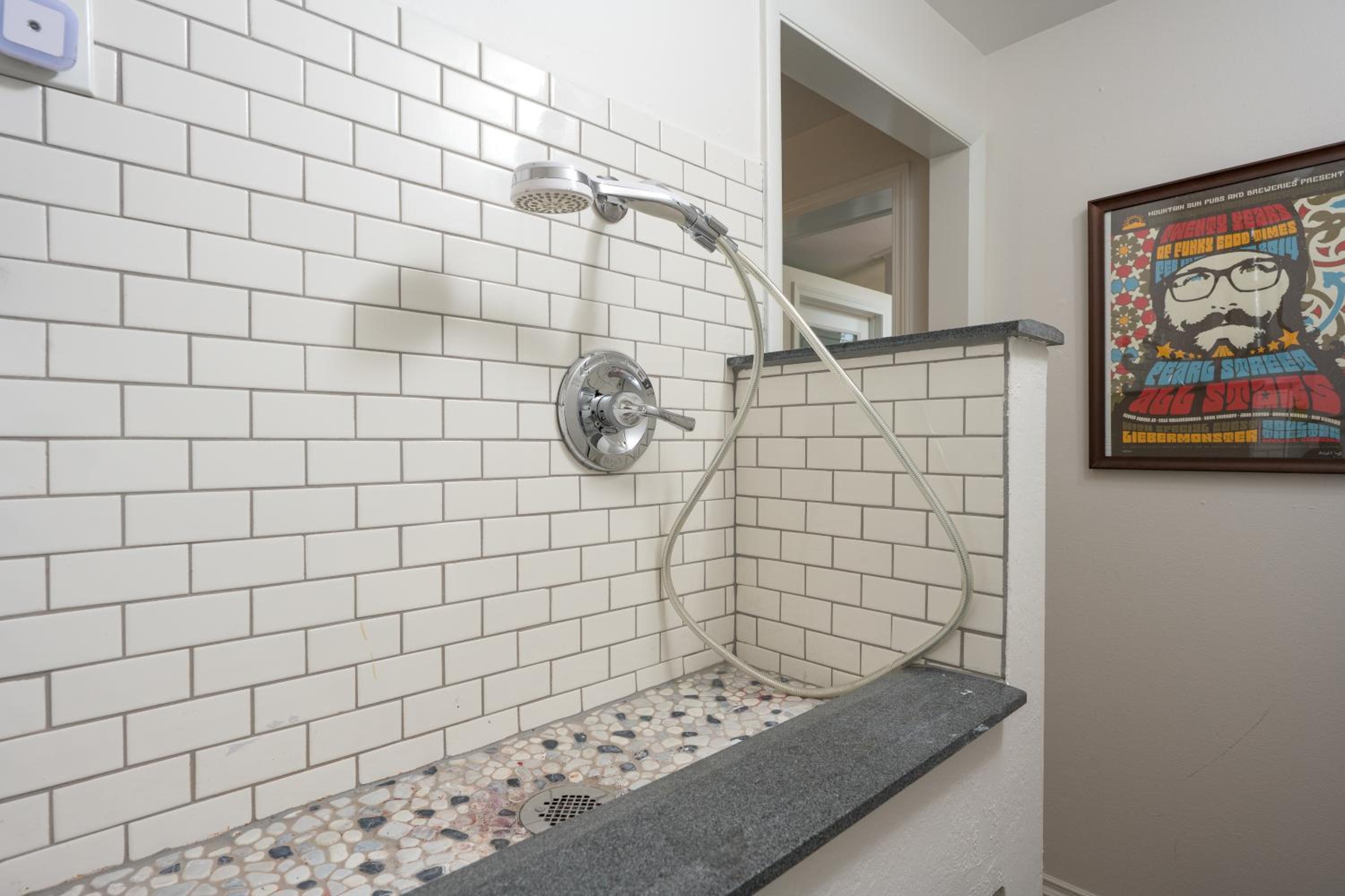 Cozy Family Retreat with Yard - Walk to Olde Town