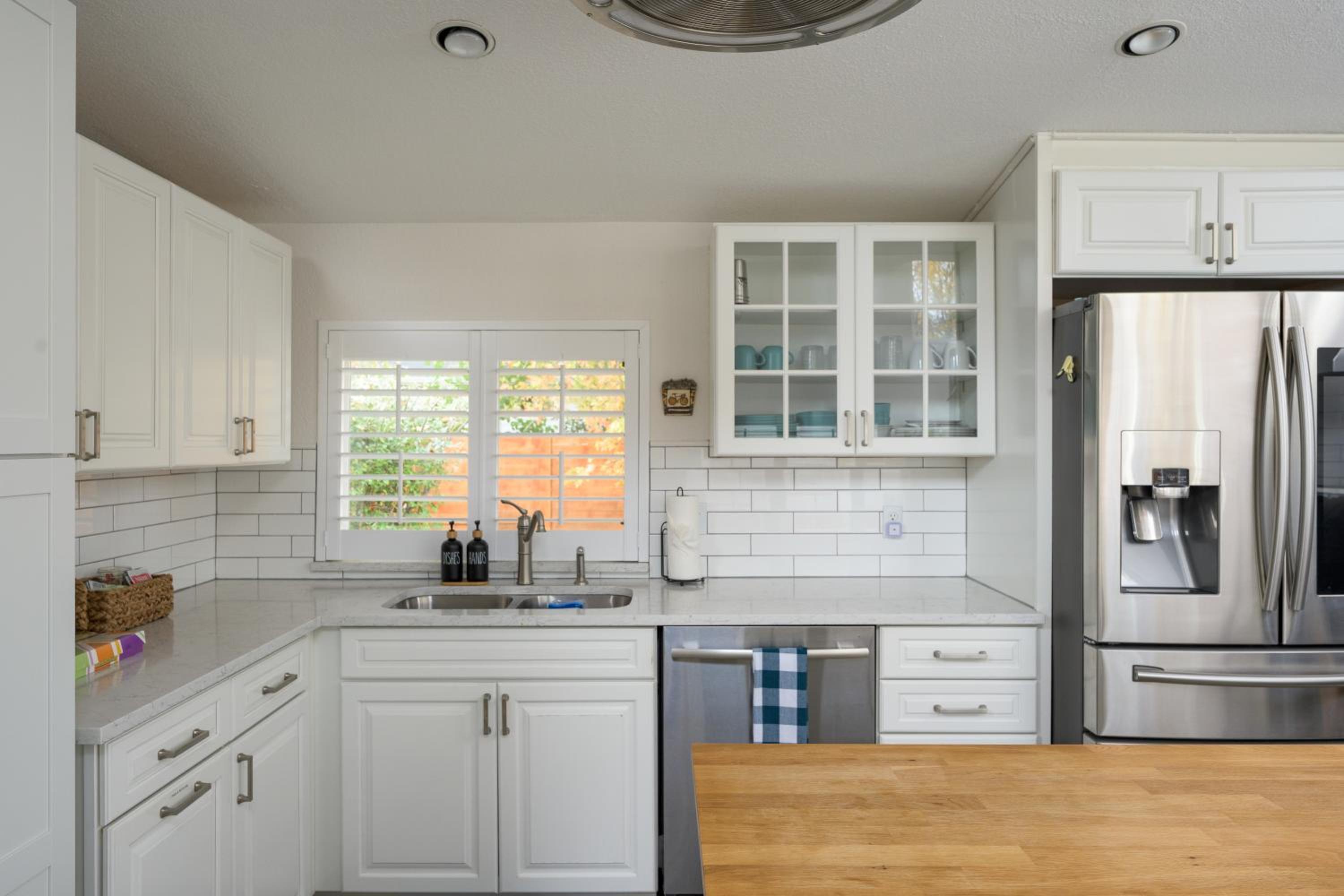 Cozy Family Retreat with Yard - Walk to Olde Town
