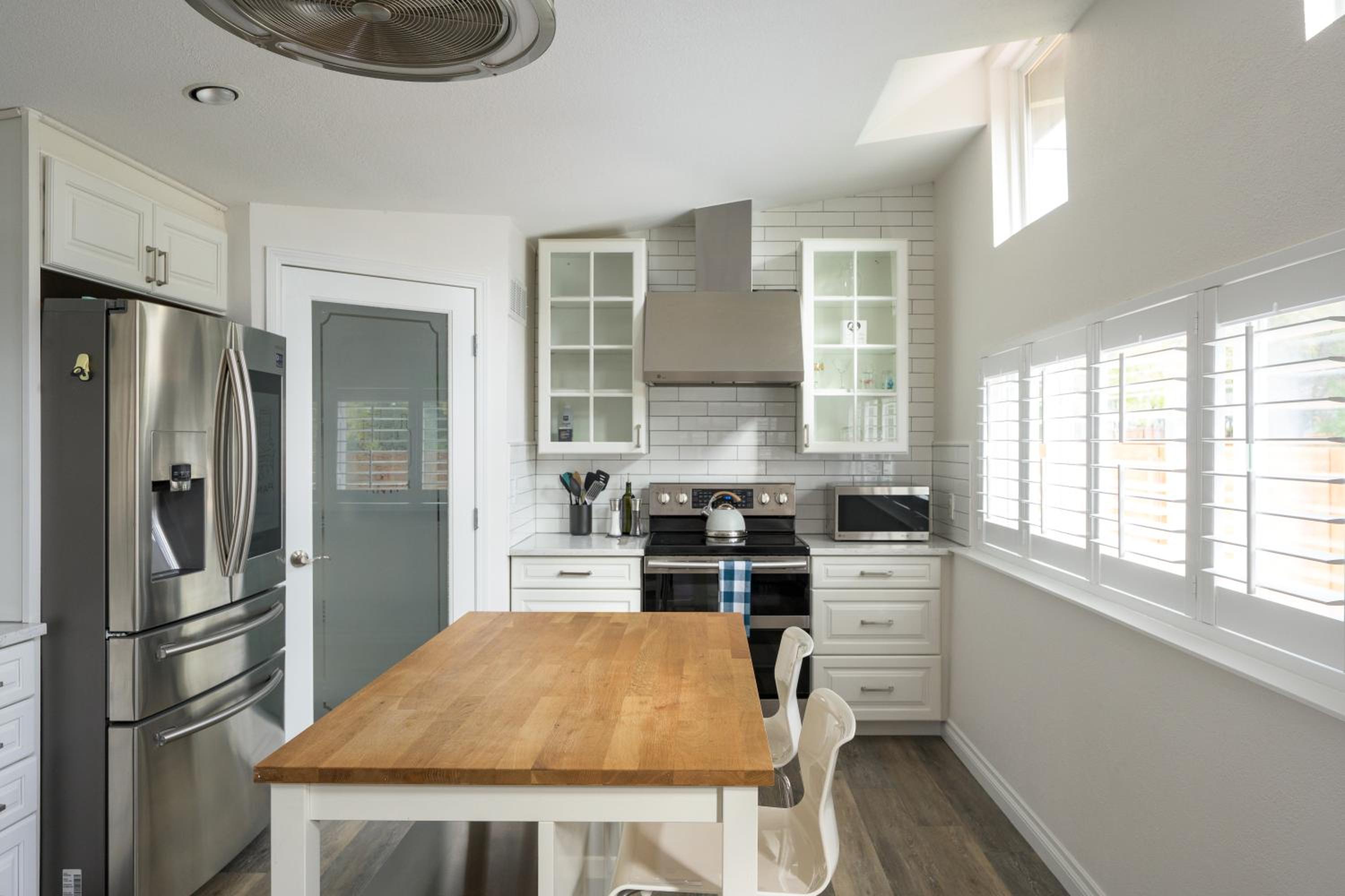 Cozy Family Retreat with Yard - Walk to Olde Town