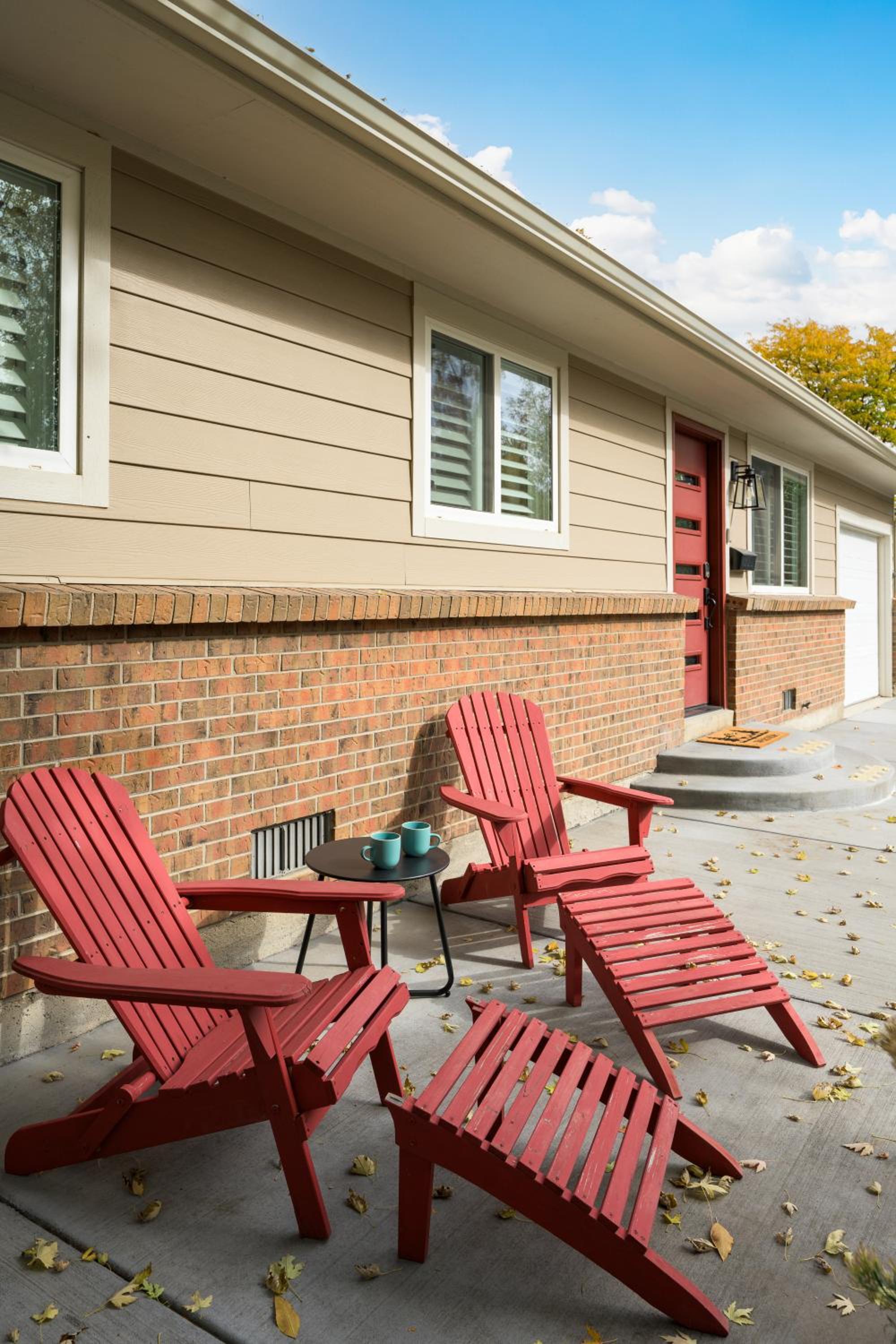 Cozy Family Retreat with Yard - Walk to Olde Town
