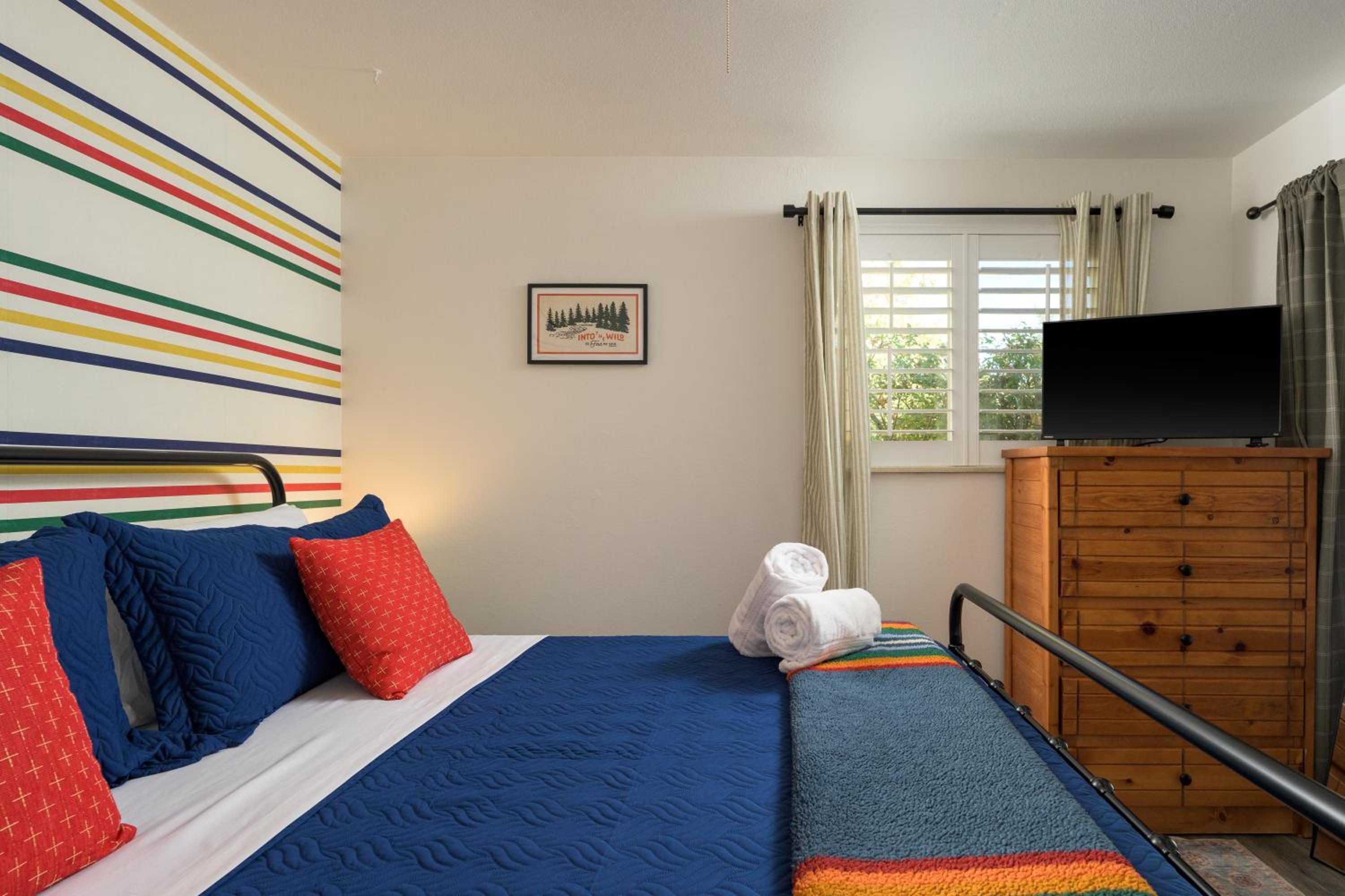 Cozy Family Retreat with Yard - Walk to Olde Town