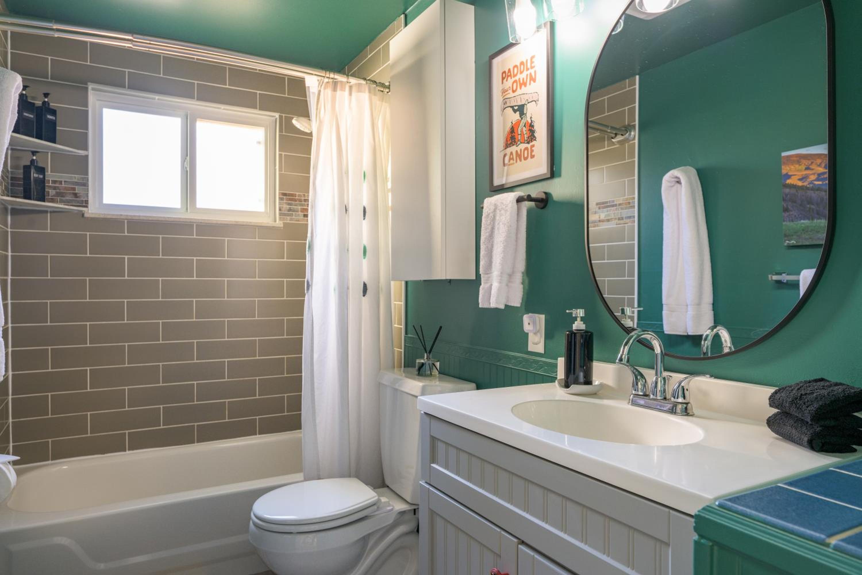 Cozy Family Retreat with Yard - Walk to Olde Town