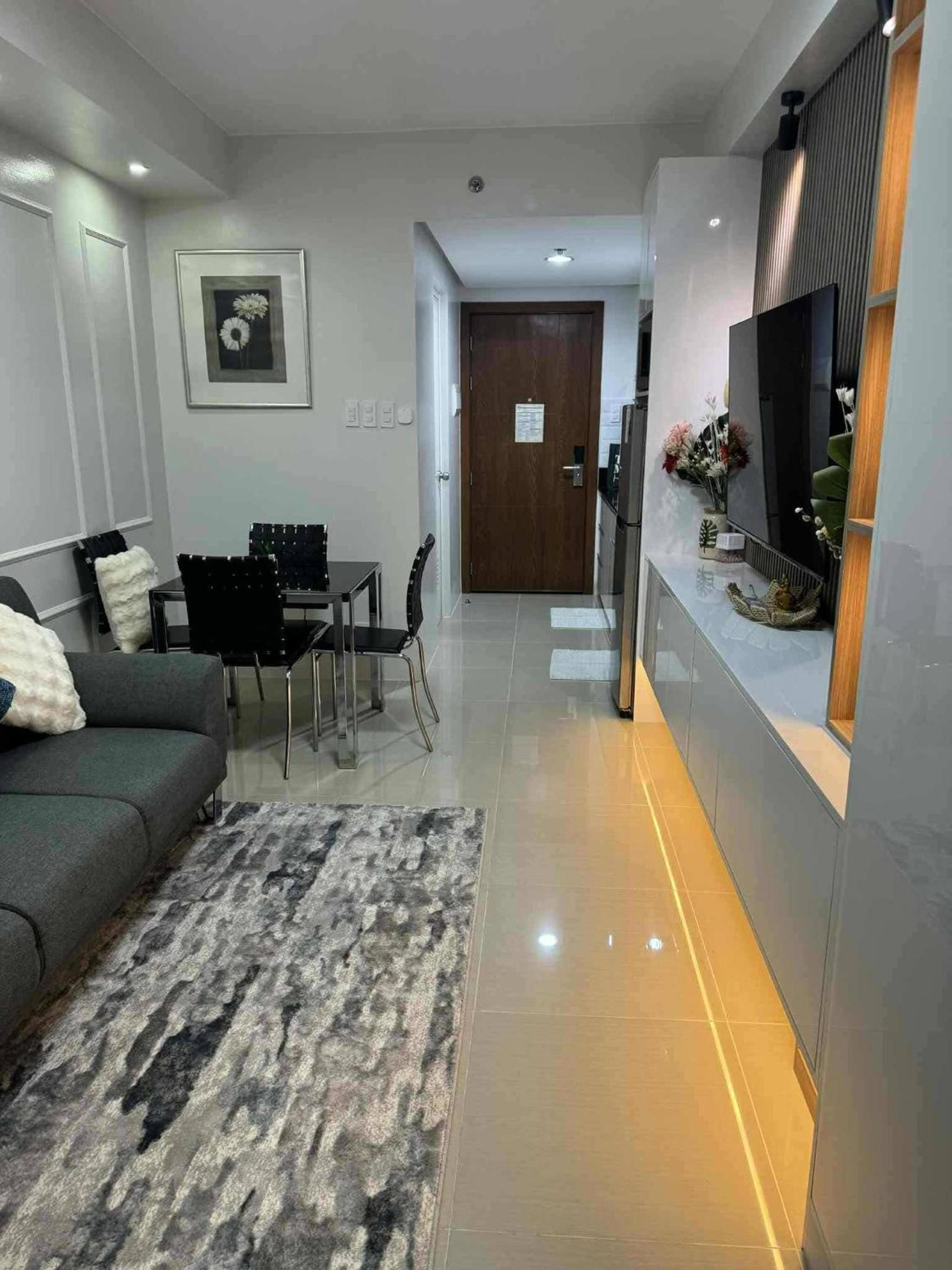 Chic Retreat in Pasay City - Scandinavian with Balcony facing Mall Of Asia