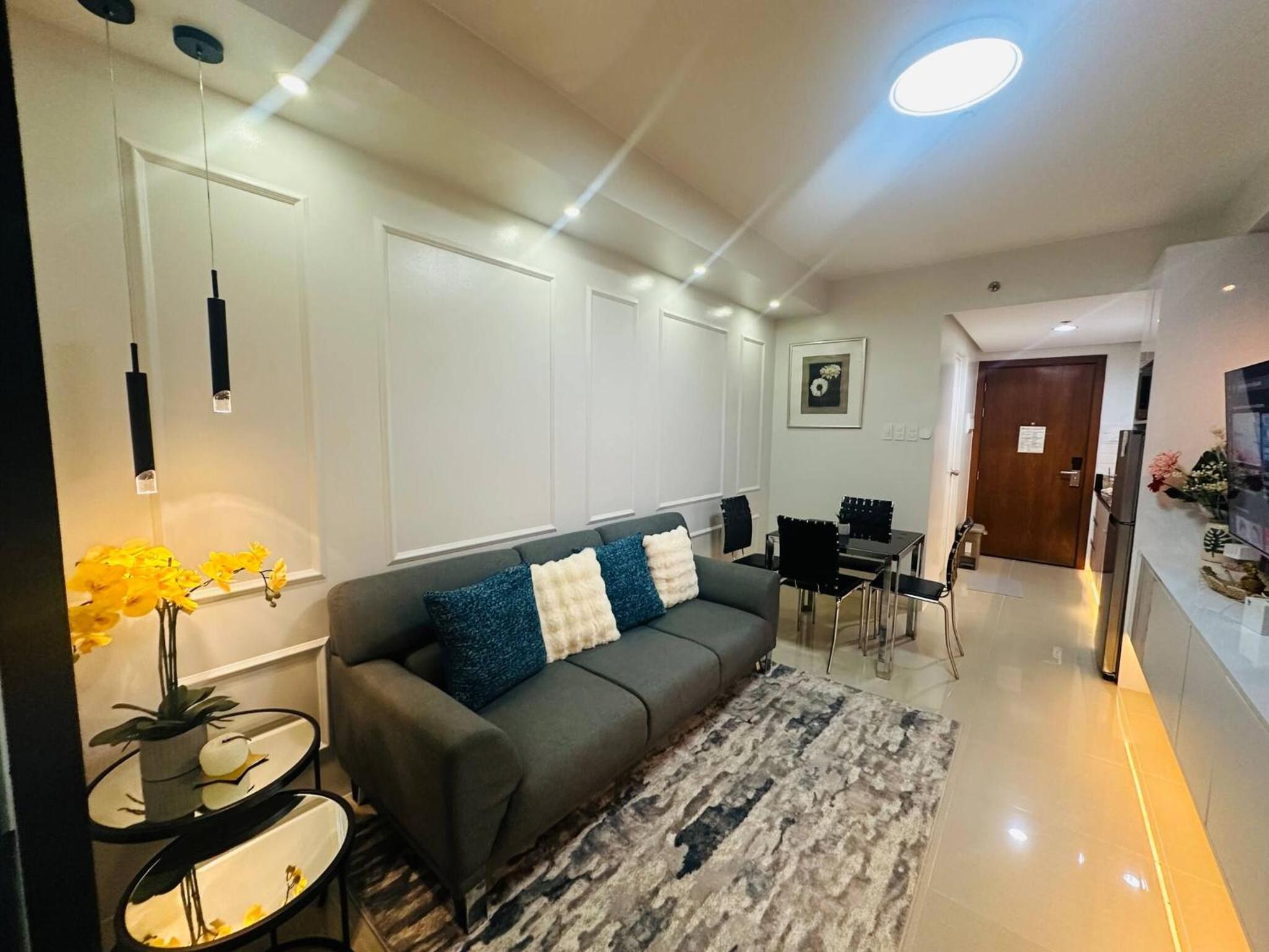 Chic Retreat in Pasay City - Scandinavian with Balcony facing Mall Of Asia