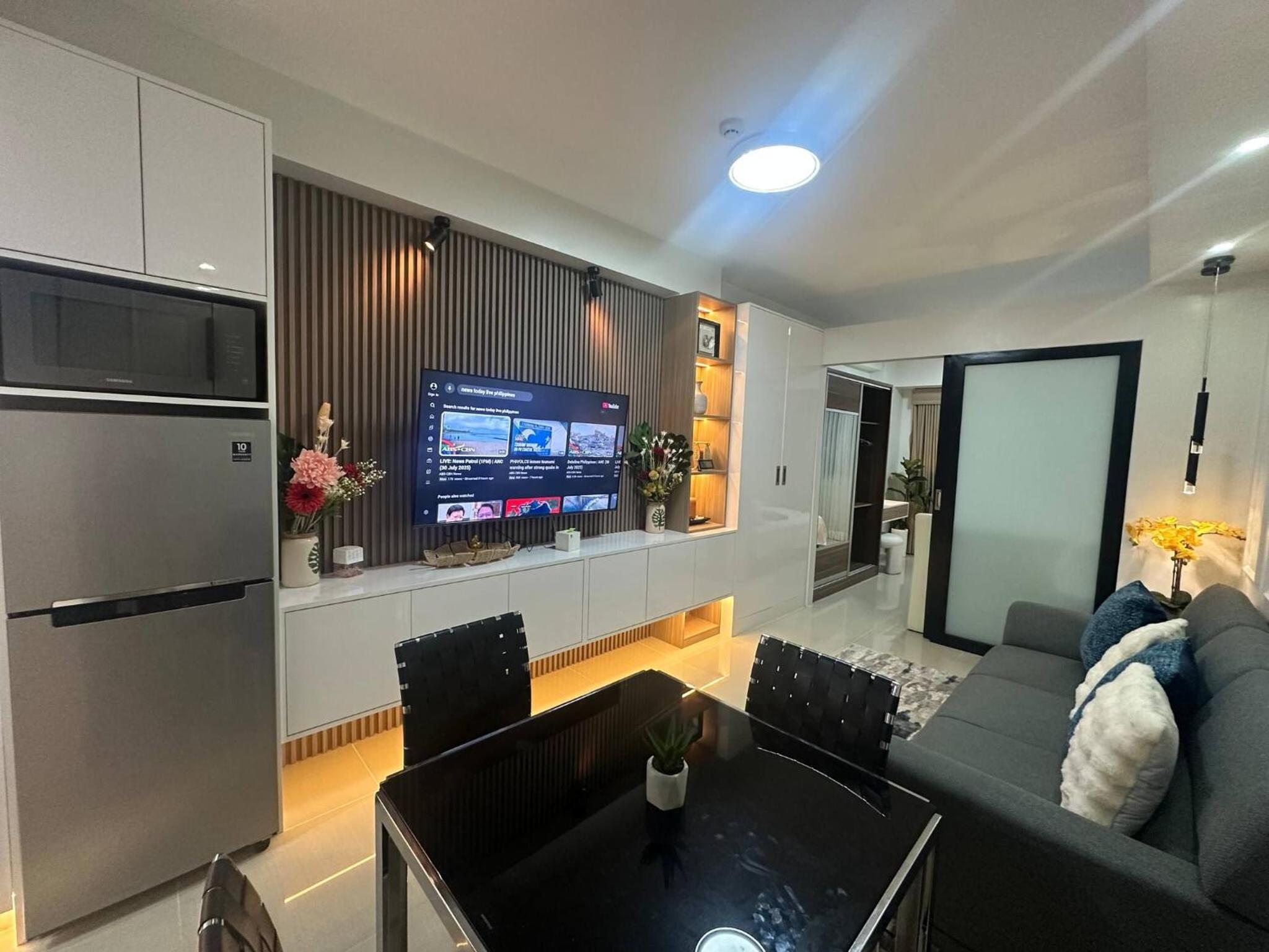 Chic Retreat in Pasay City - Scandinavian with Balcony facing Mall Of Asia