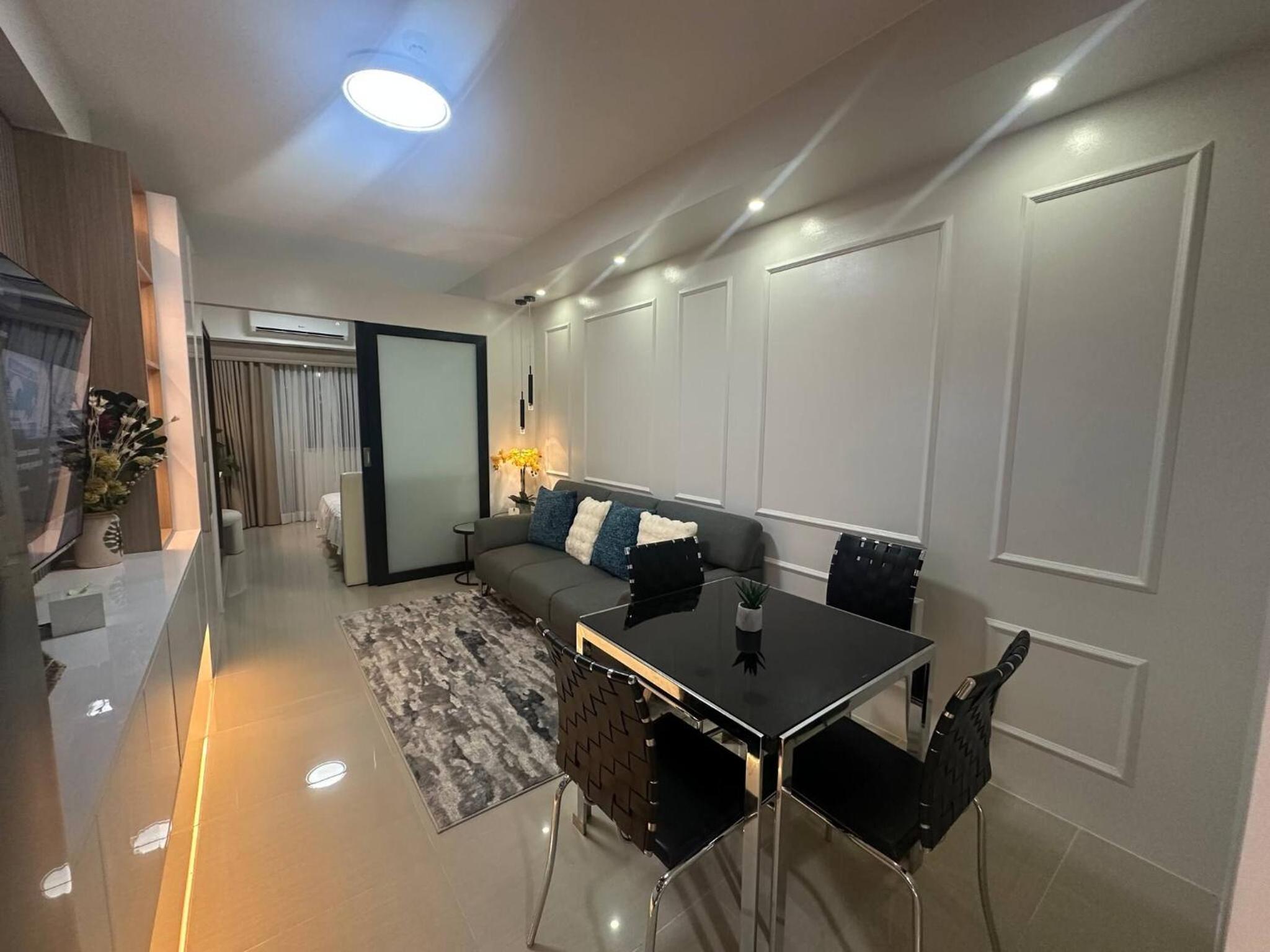 Chic Retreat in Pasay City - Scandinavian with Balcony facing Mall Of Asia