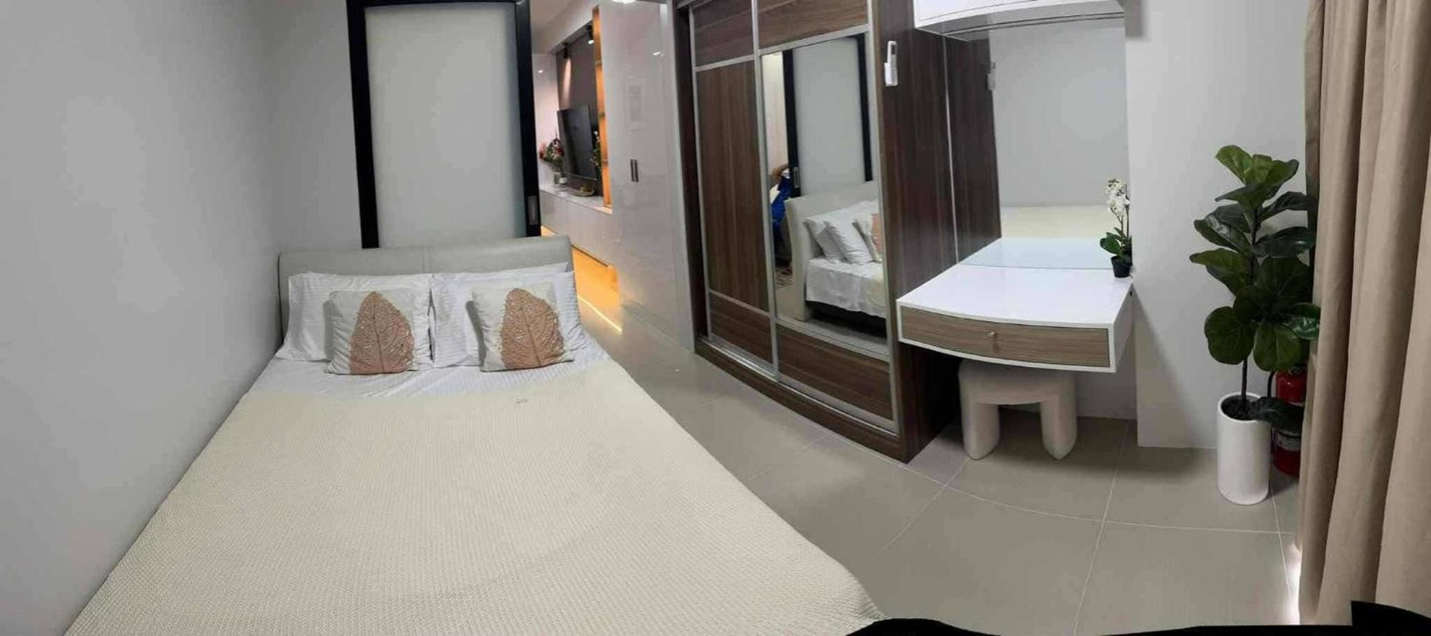 Chic Retreat in Pasay City - Scandinavian with Balcony facing Mall Of Asia