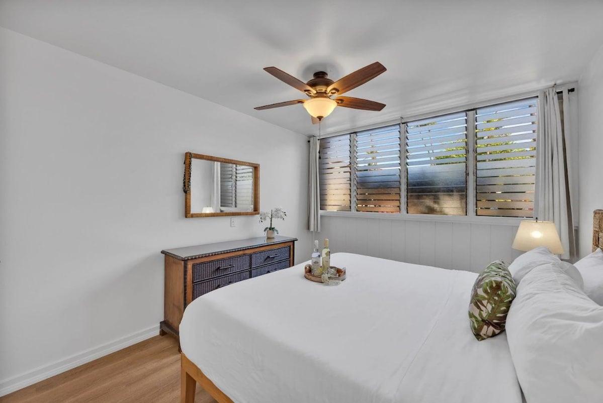 Hale Kai 110 · HKI 110 1BD Condo w Oceanviews and Oceanfront Poo