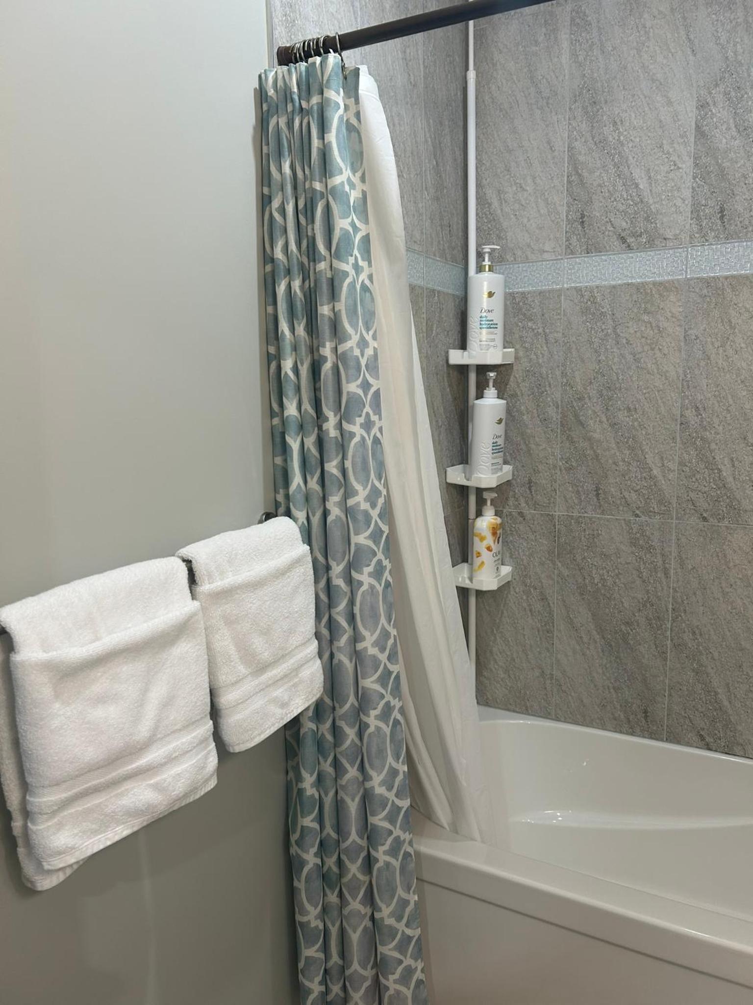Cozy Family Friendly Suite Near Whyte, UofA, Kinsmen with Desks or Home-office and Full Kitchen
