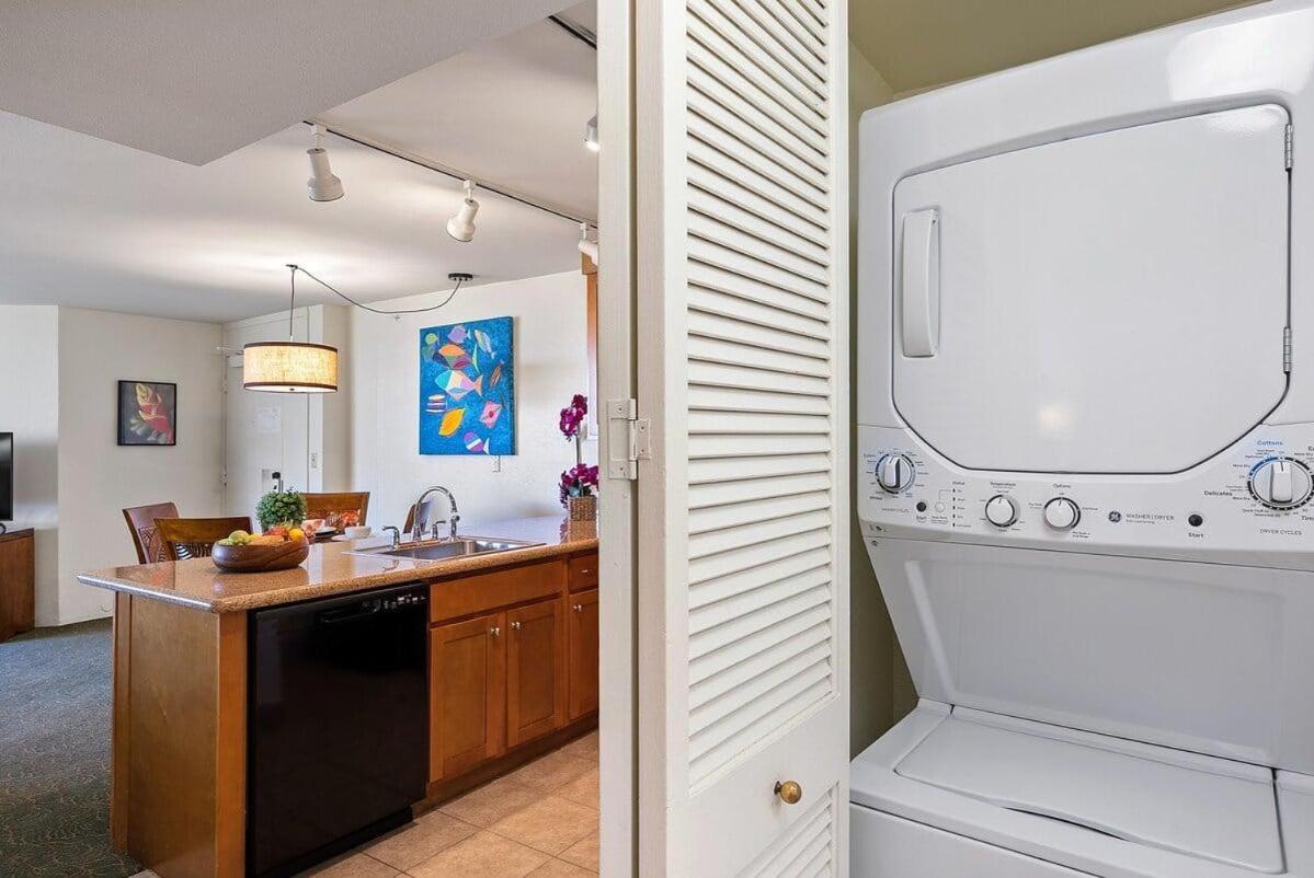 Kaanapali Shores 709 · Tropical Hawaiian Getaway 1BD Ocean View