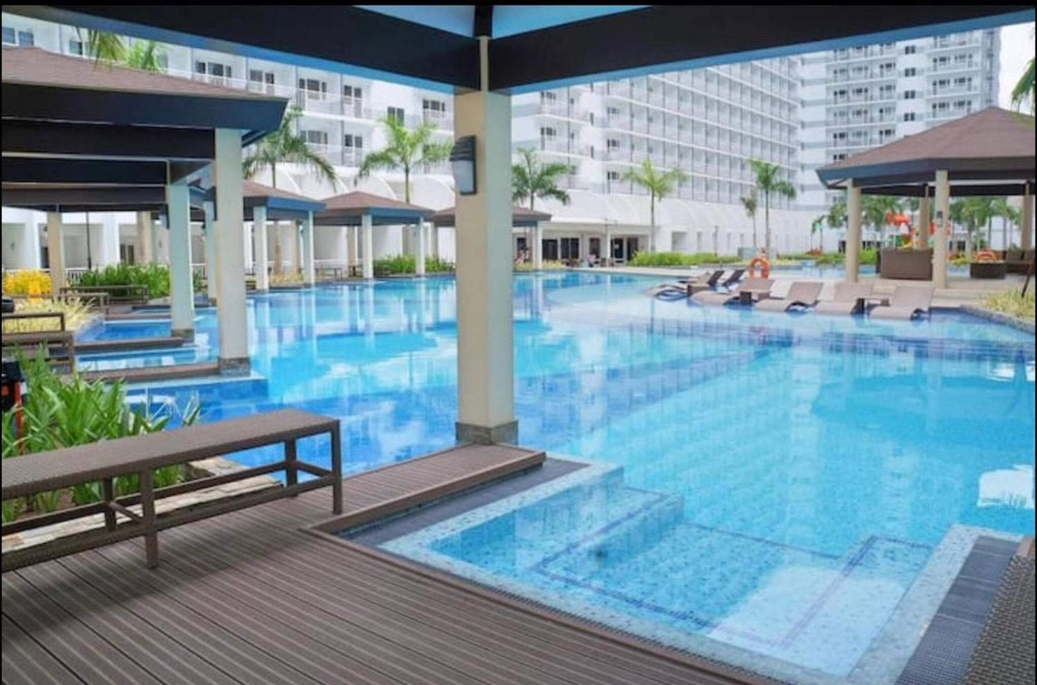 Joyful Pasay Getaway Staycation Condo Near MOA and IKEA near Mall of Asia