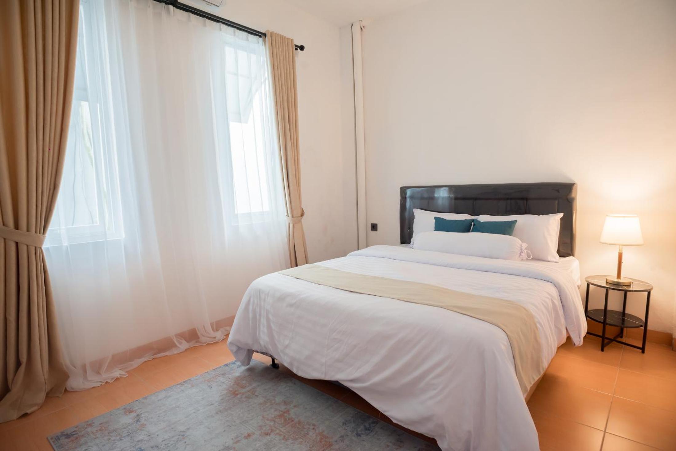 Modern Central District One Bedroom 04 !