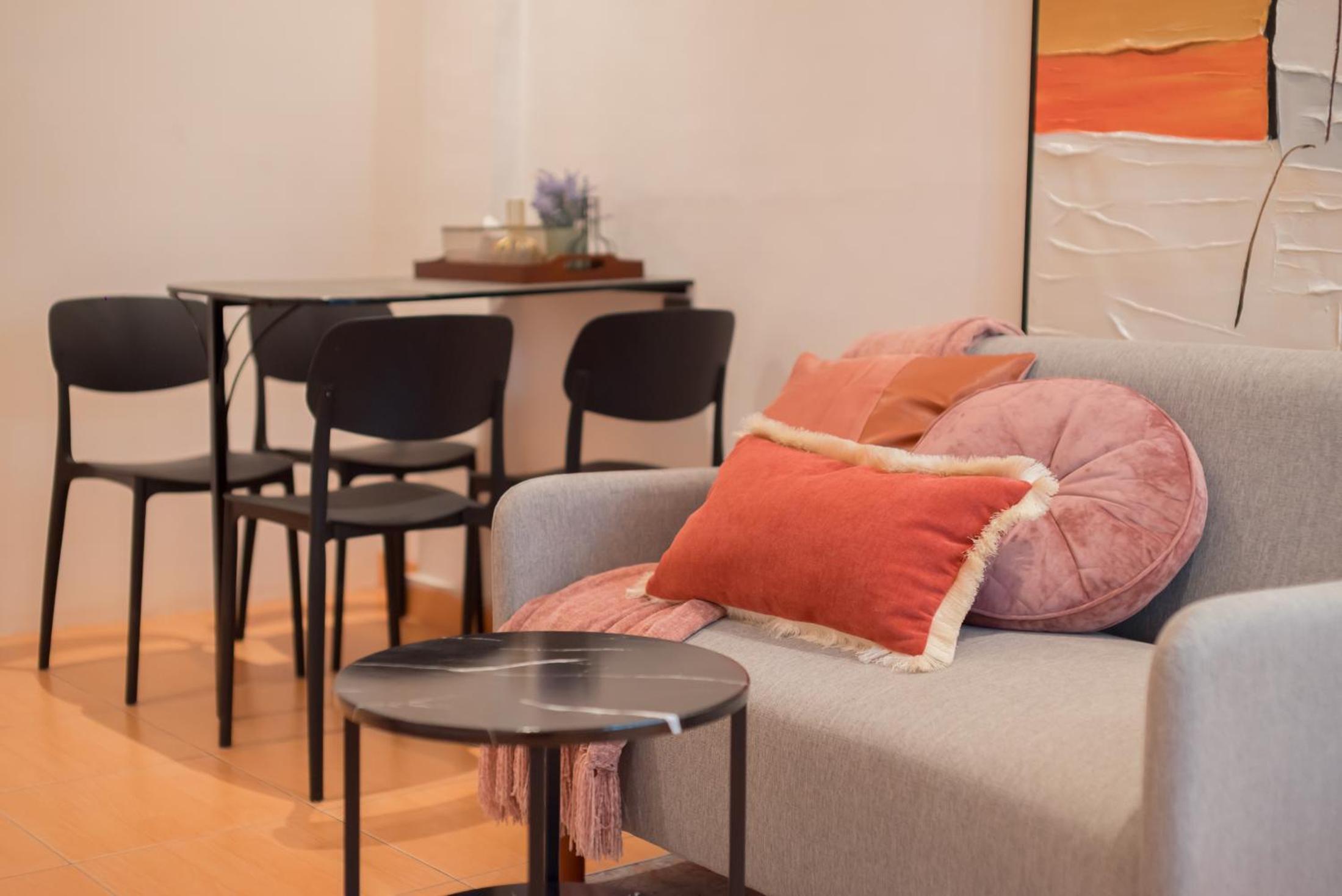 Modern Central District One Bedroom 04 !