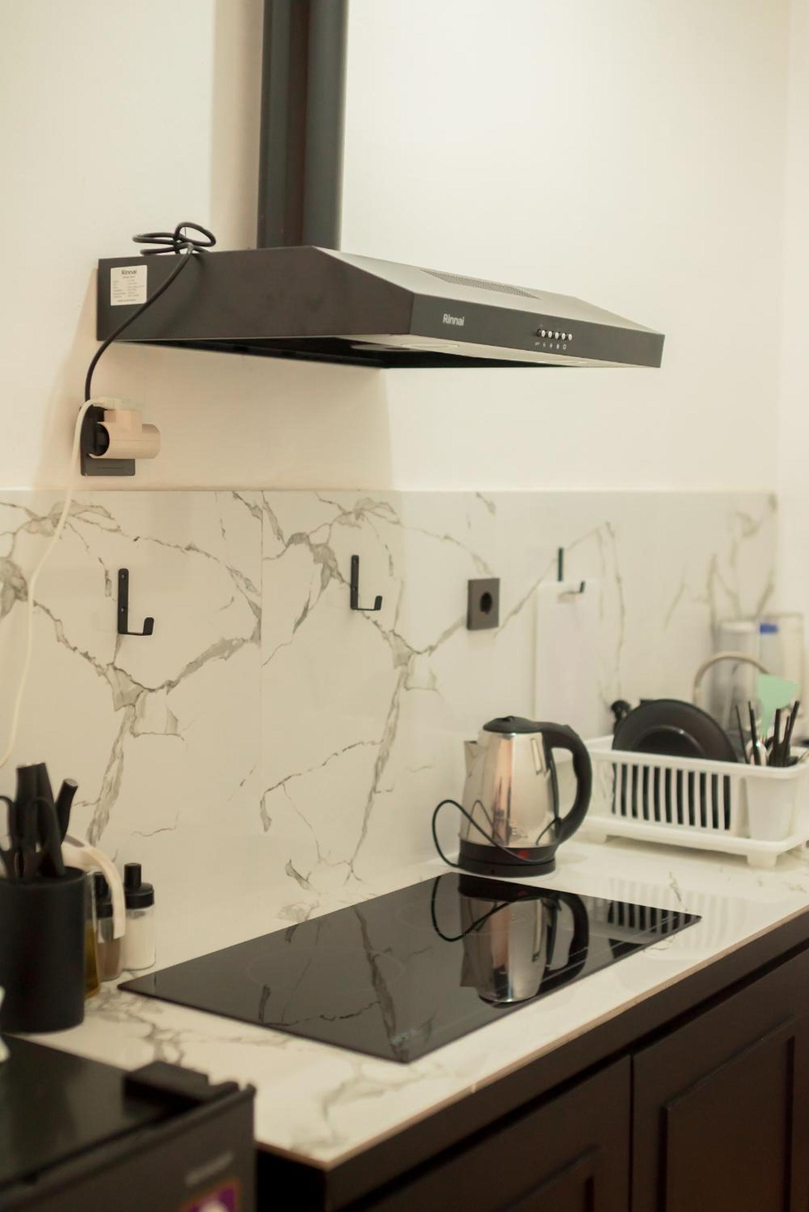 Modern Central District One Bedroom 04 !