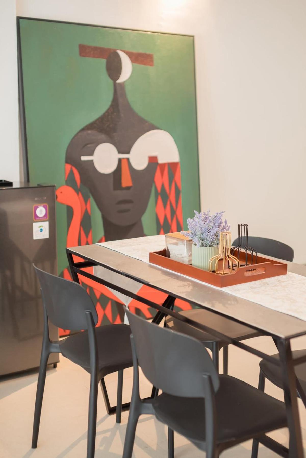 Minimalist Modern Studio at Central District 3B !
