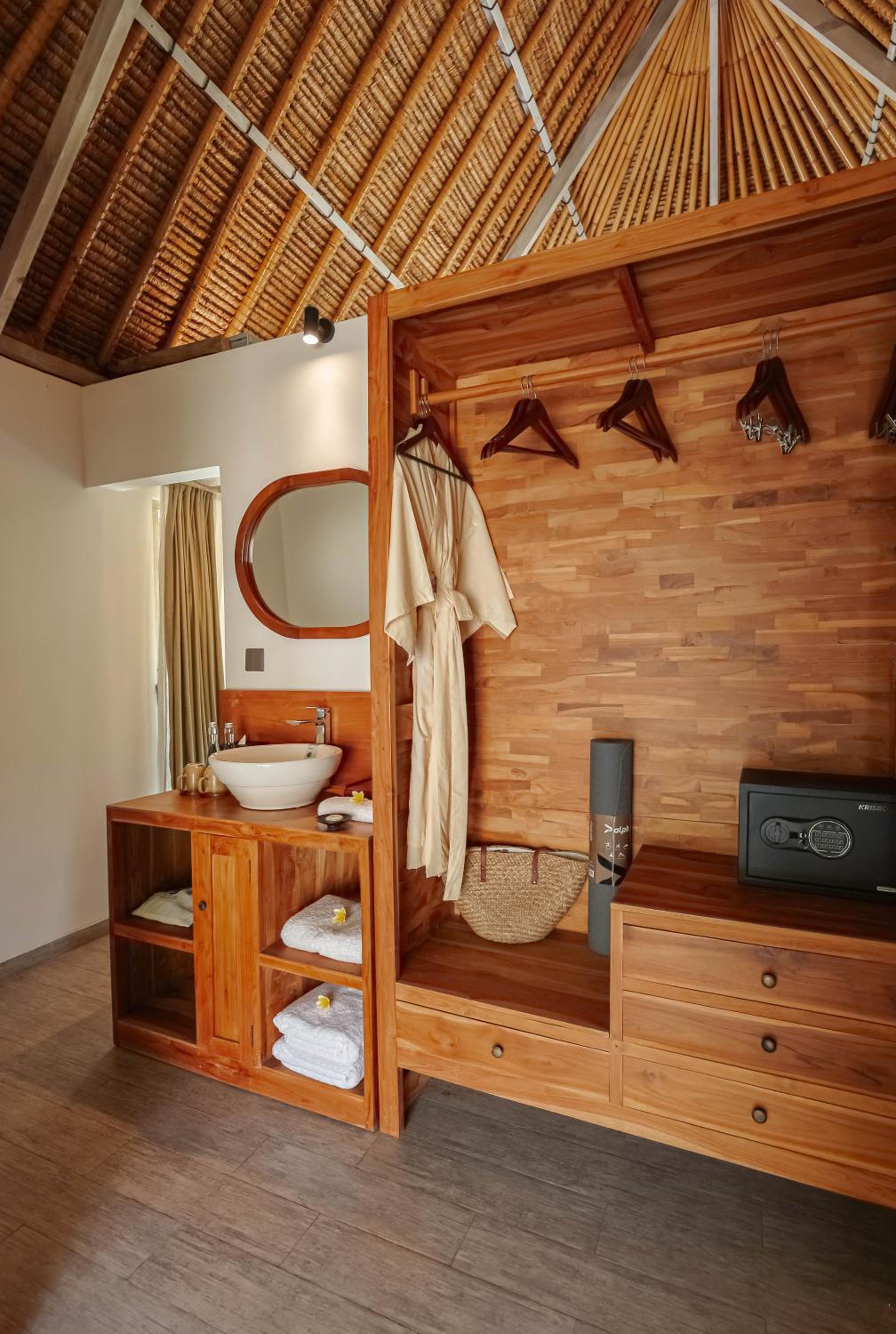 Ayvrtha Boutique Nature Resort, 5 minutes drive to Padang-Padang Beach
