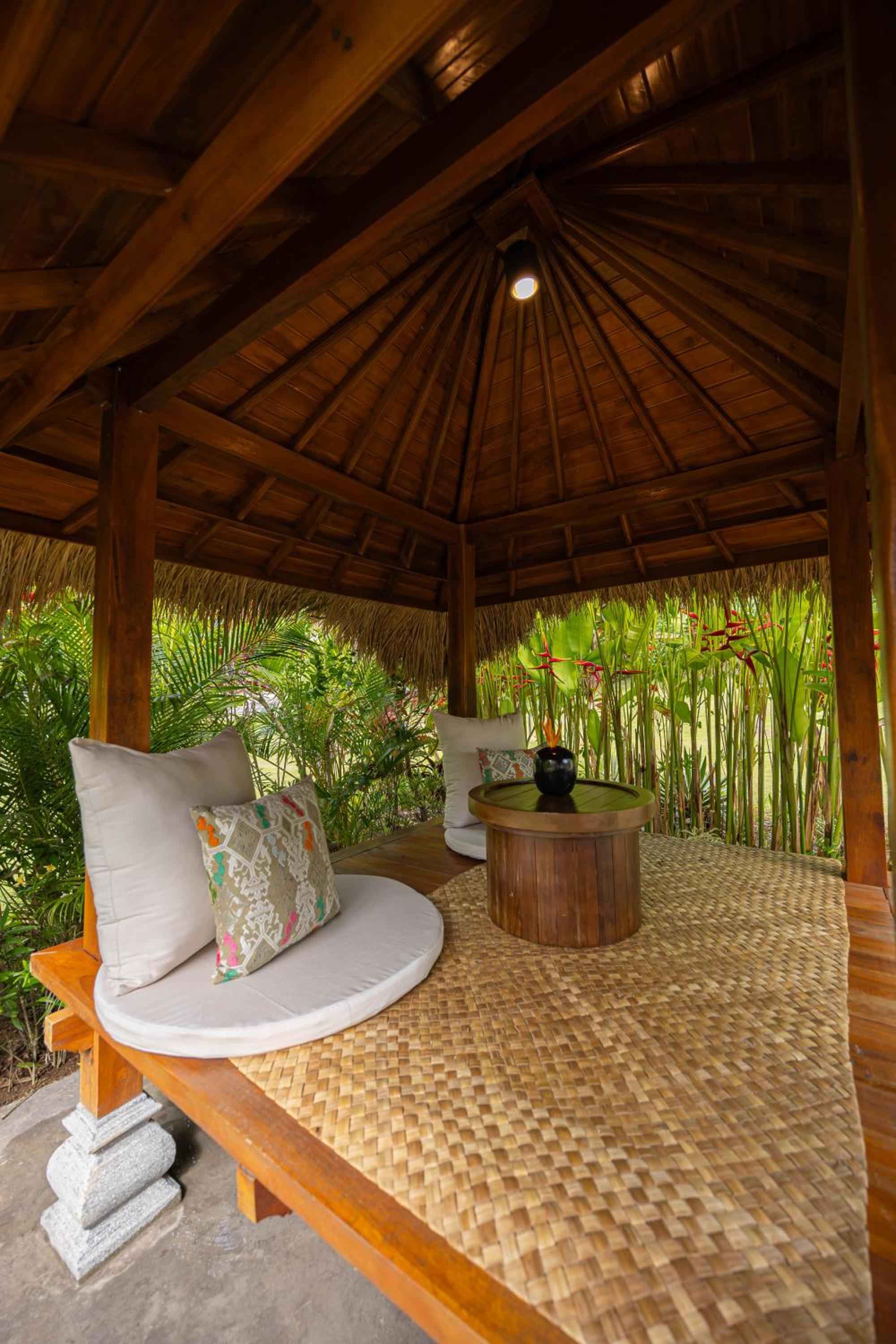 Ayvrtha Boutique Nature Resort, 5 minutes drive to Padang-Padang Beach