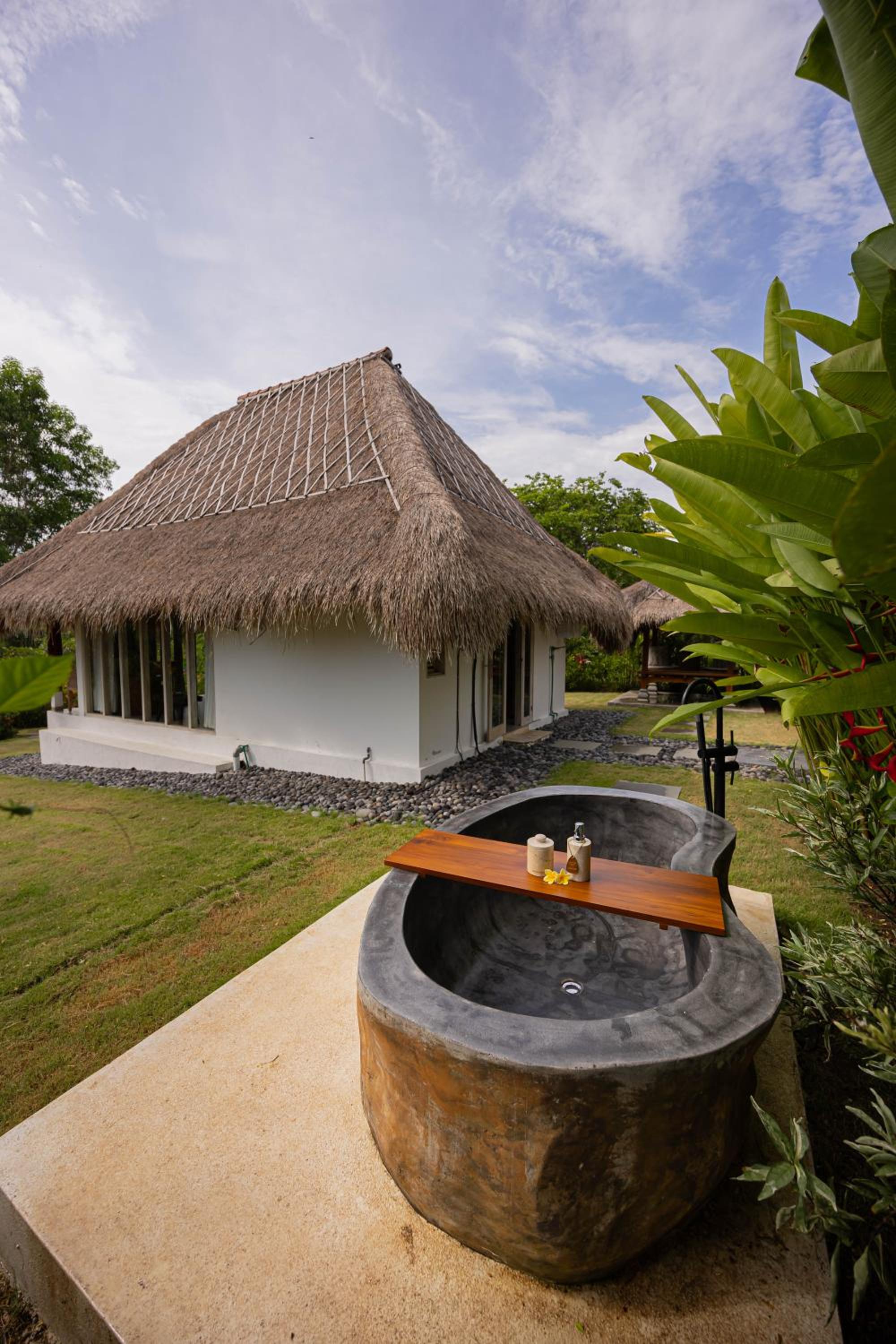 Ayvrtha Boutique Nature Resort, 5 minutes drive to Padang-Padang Beach
