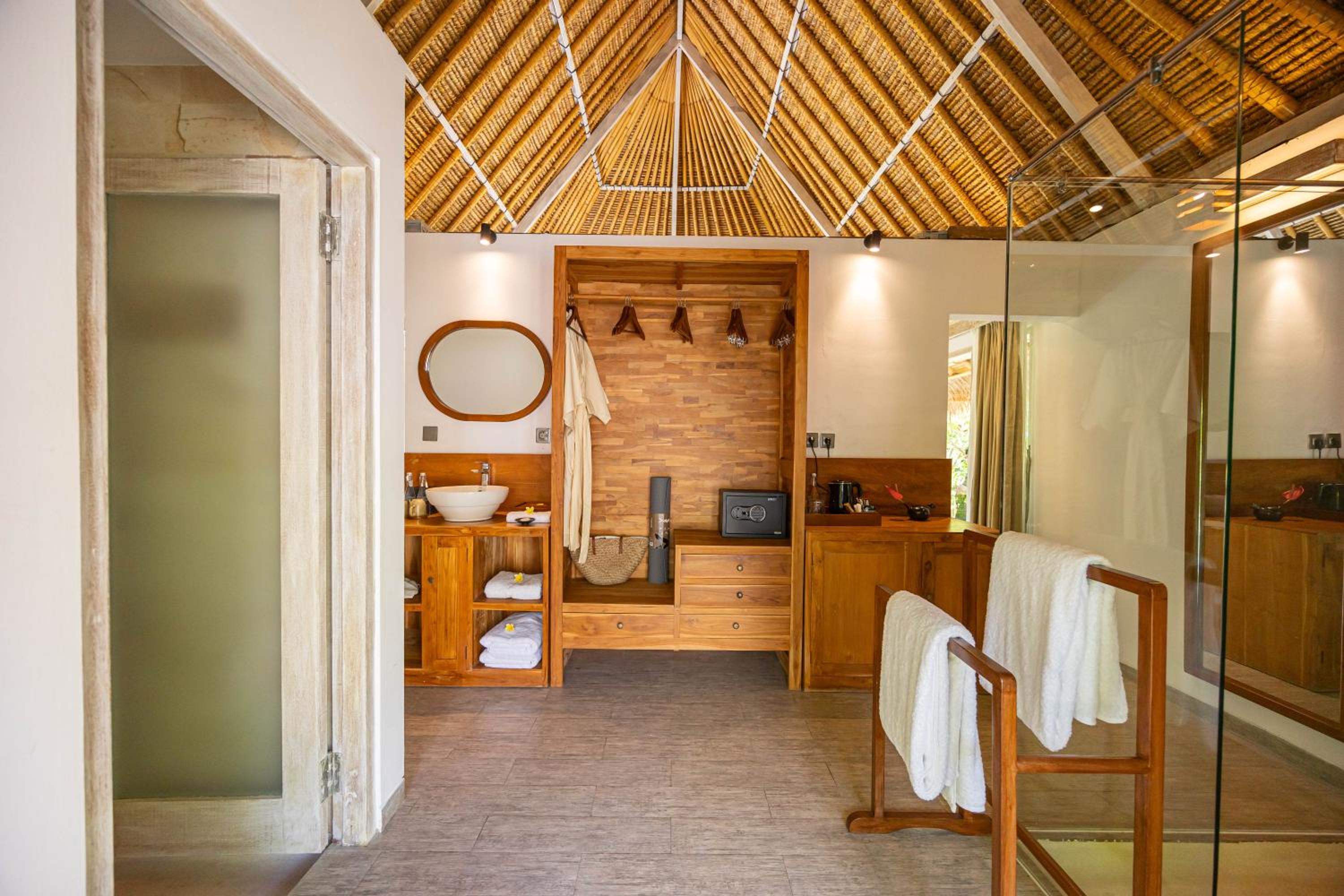 Ayvrtha Boutique Nature Resort, 5 minutes drive to Padang-Padang Beach