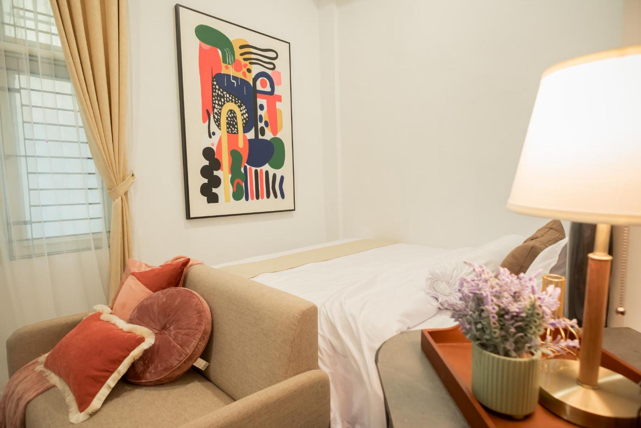 Comfort Loft Style Studio at Central District 3A!
