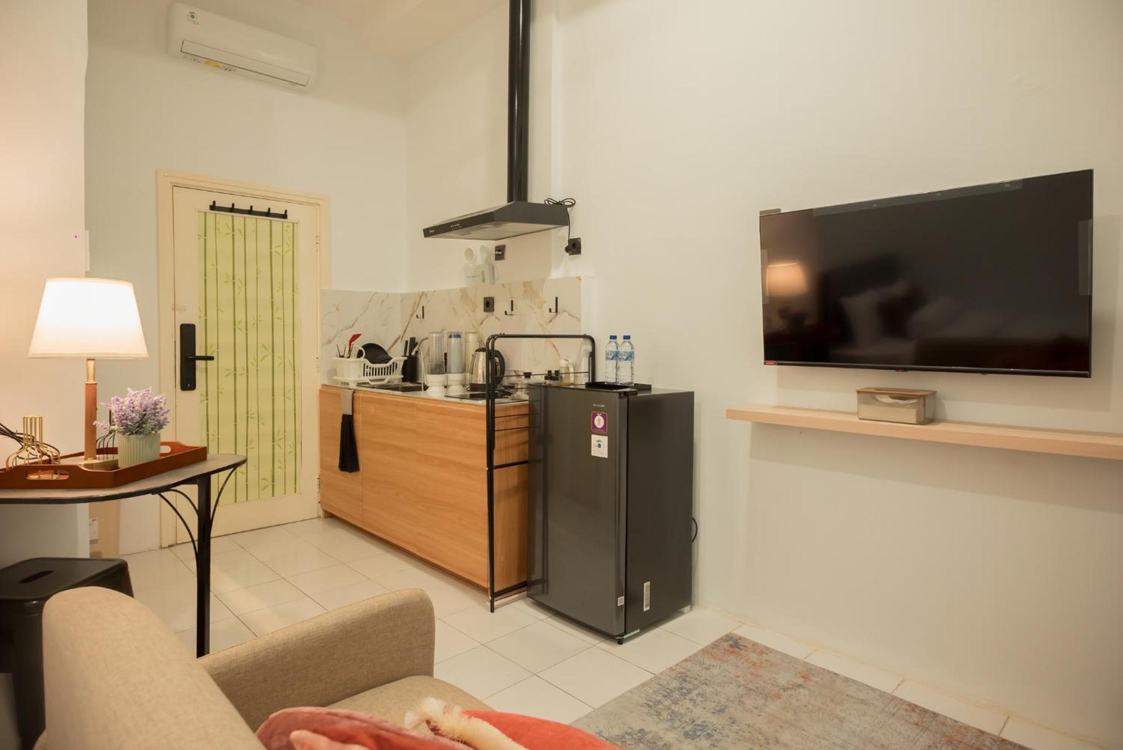 Comfort Loft Style Studio at Central District 3A!