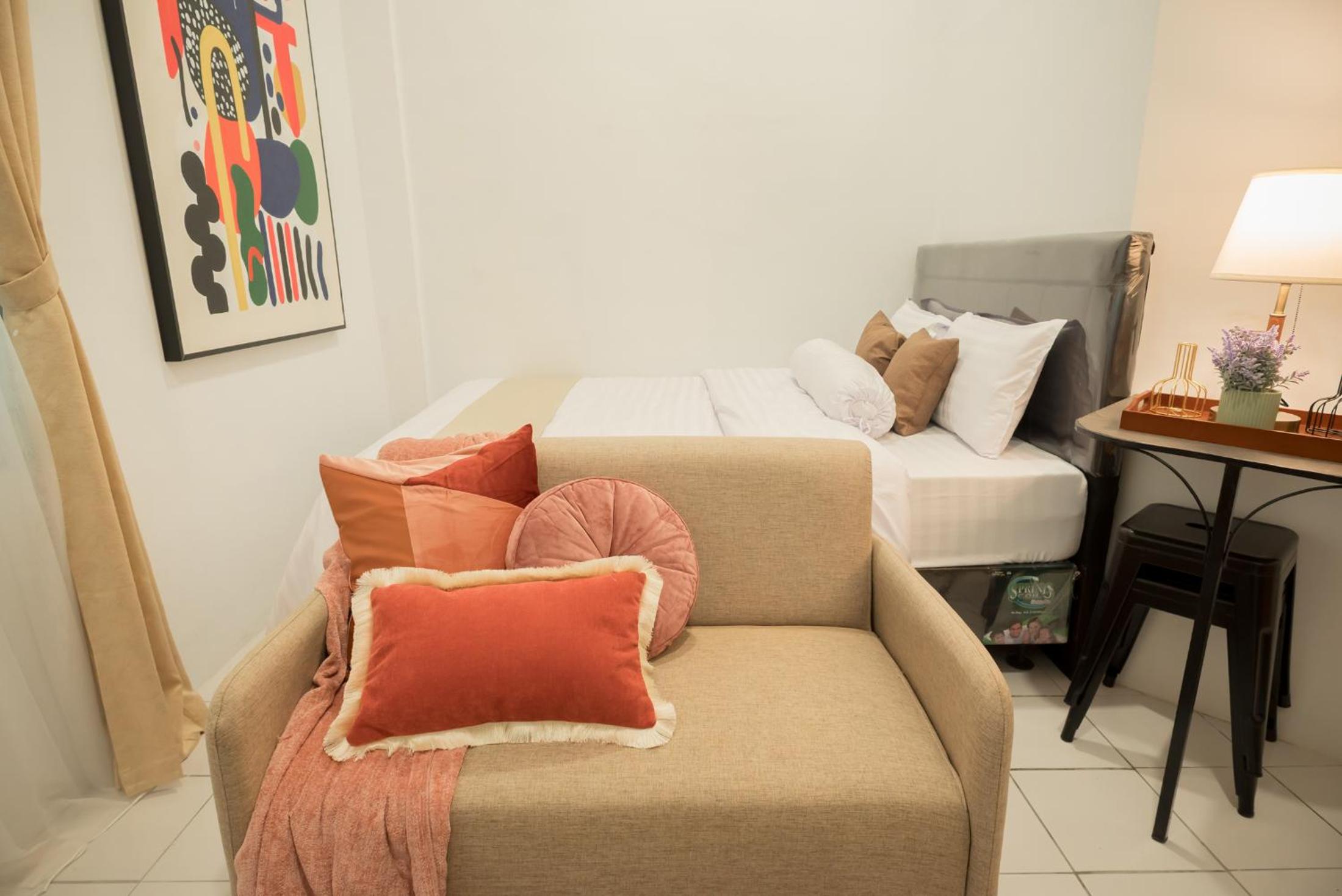 Comfort Loft Style Studio at Central District 3A!