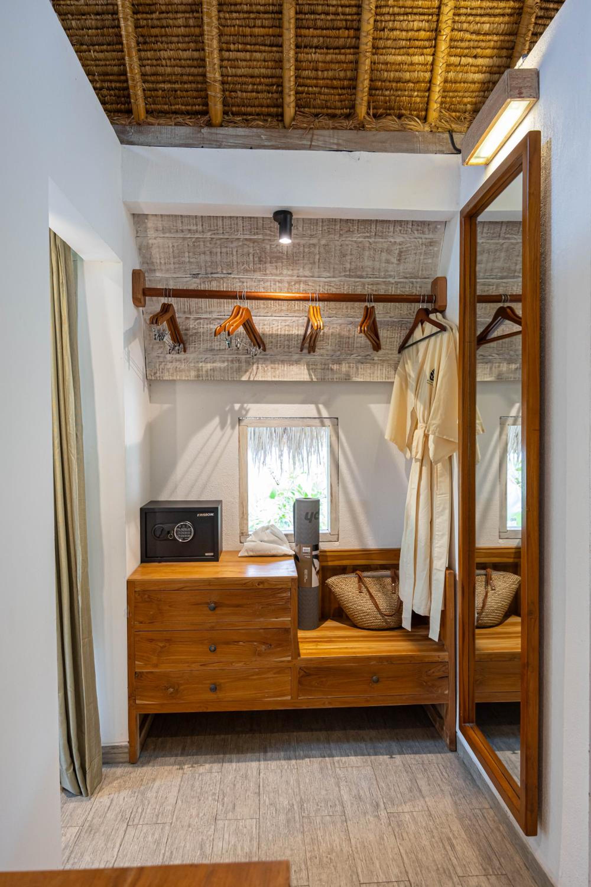 Ayvrtha Boutique Nature Resort, 5 minutes drive to Padang-Padang Beach
