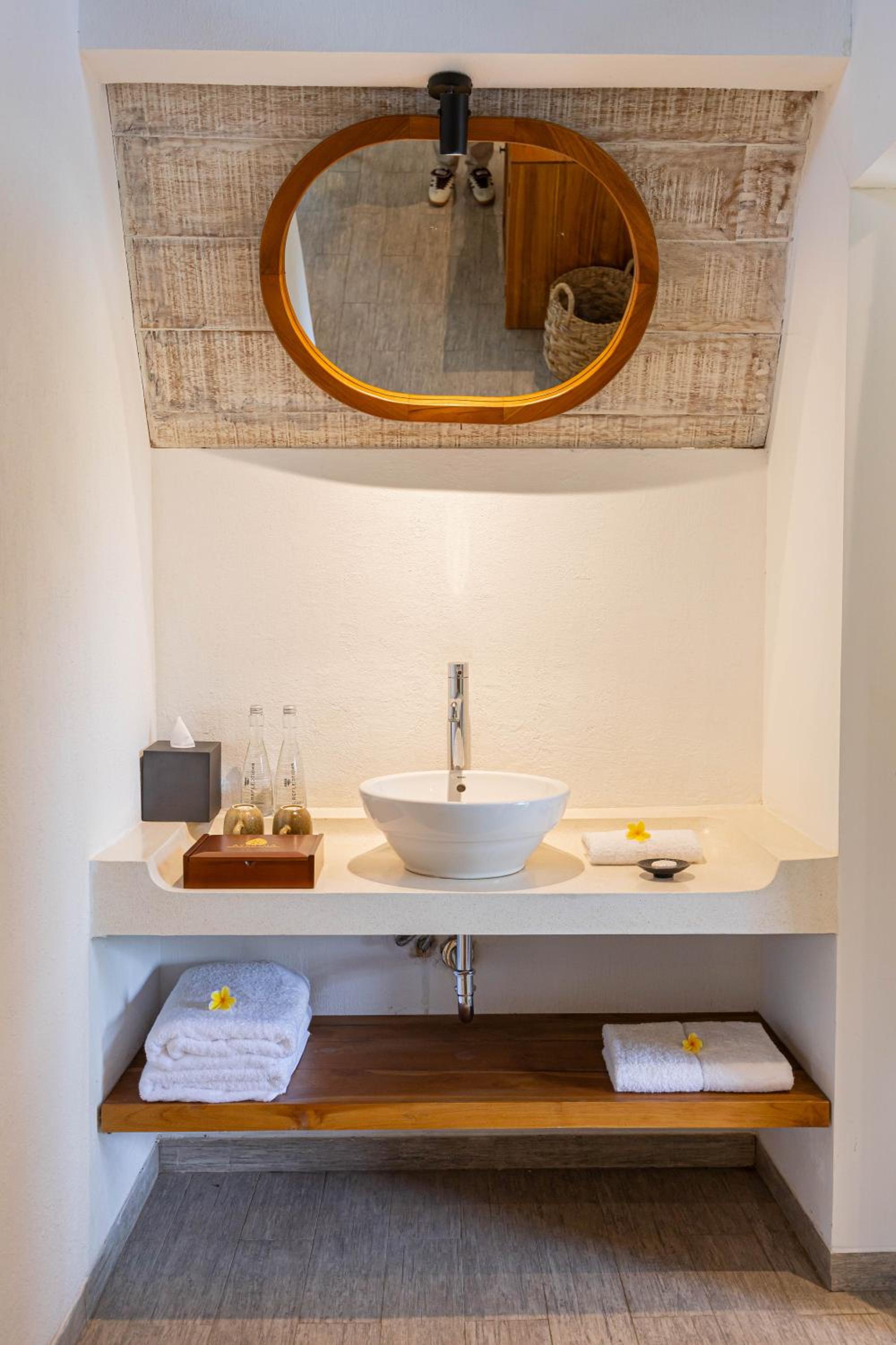 Ayvrtha Boutique Nature Resort, 5 minutes drive to Padang-Padang Beach