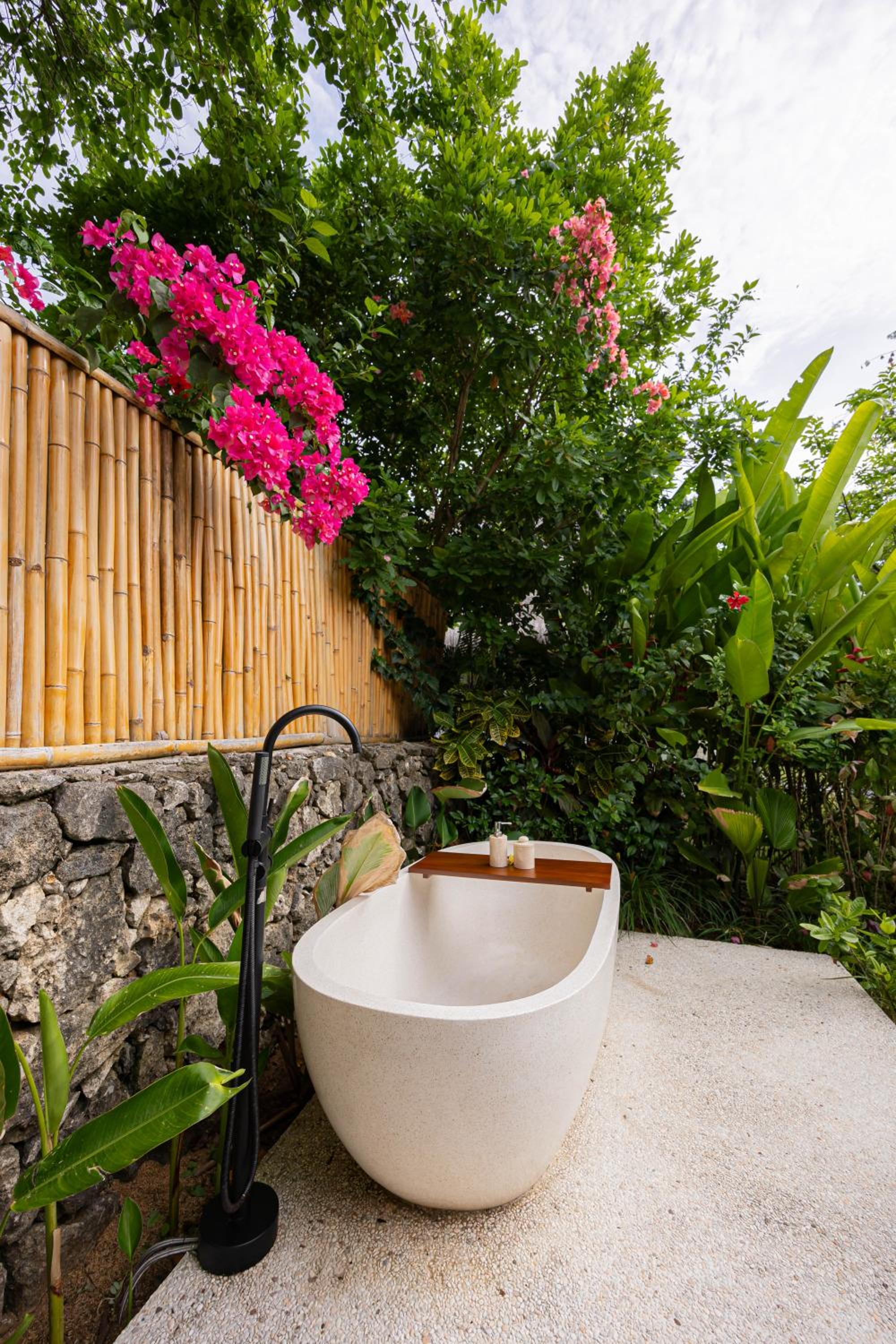 Ayvrtha Boutique Nature Resort, 5 minutes drive to Padang-Padang Beach