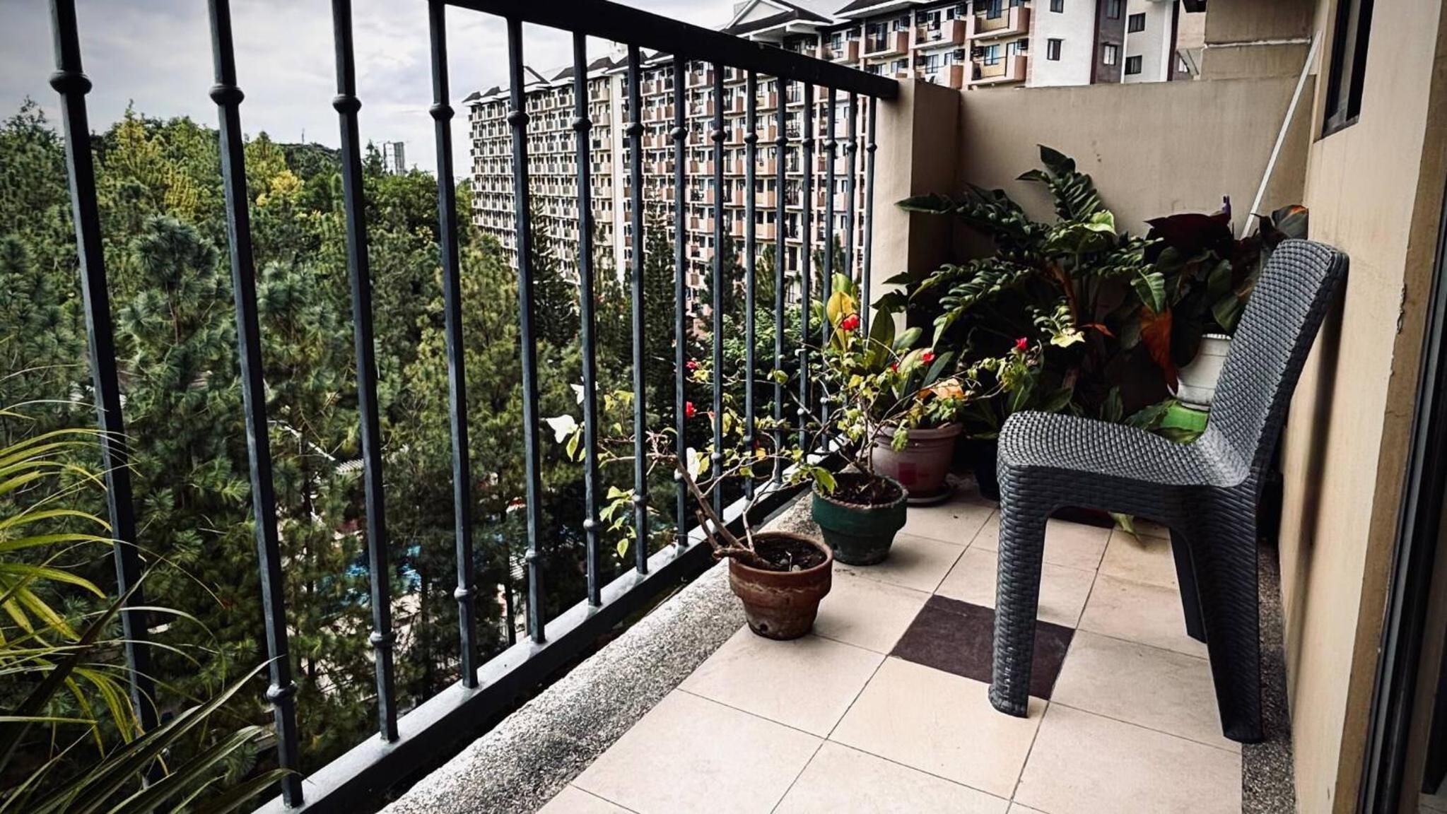 Spacious Central Davao City Getaway - Spacious Apartment with Shared Pool